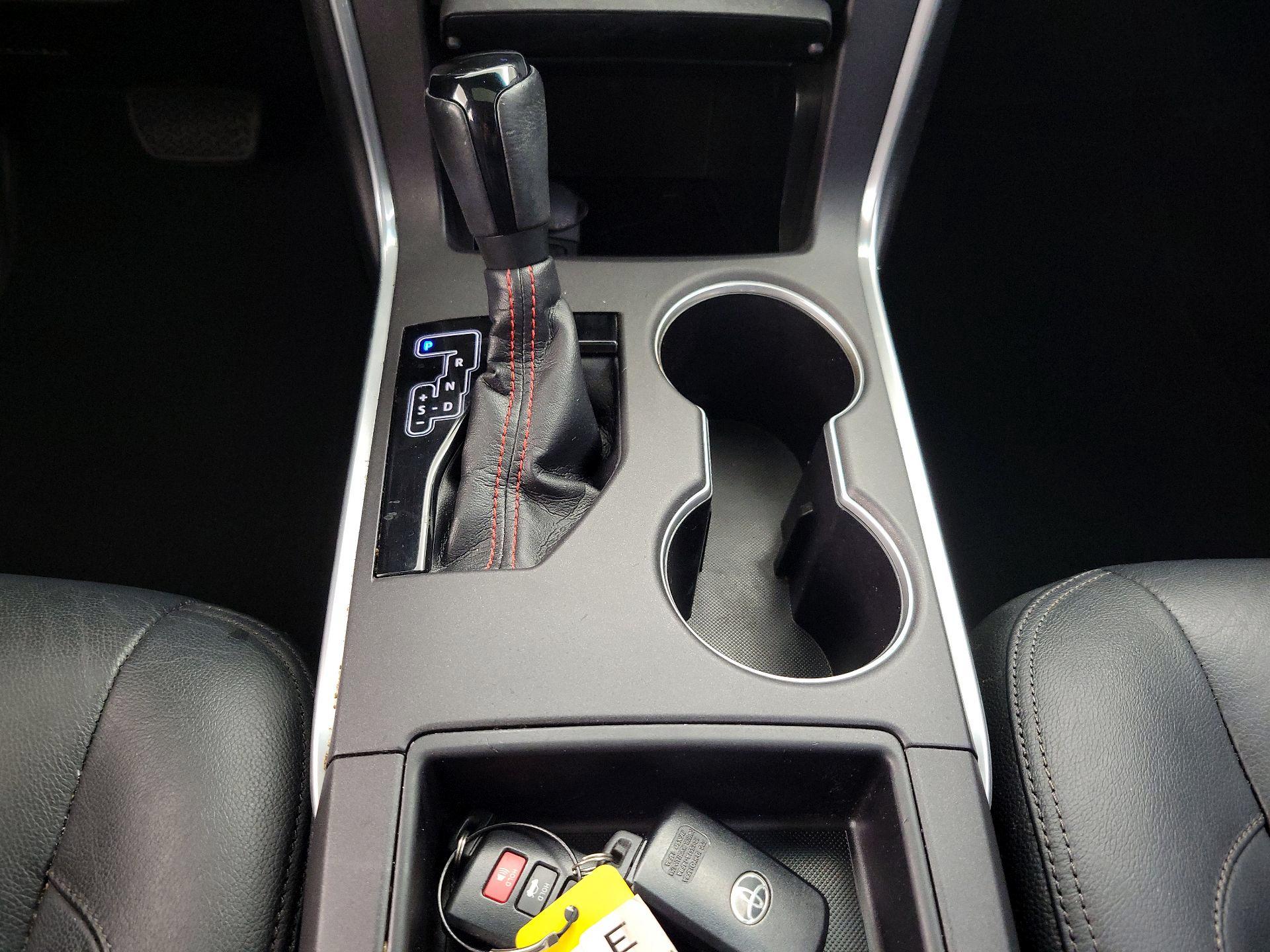 Thumbnail: 2015 Toyota Camry - 17