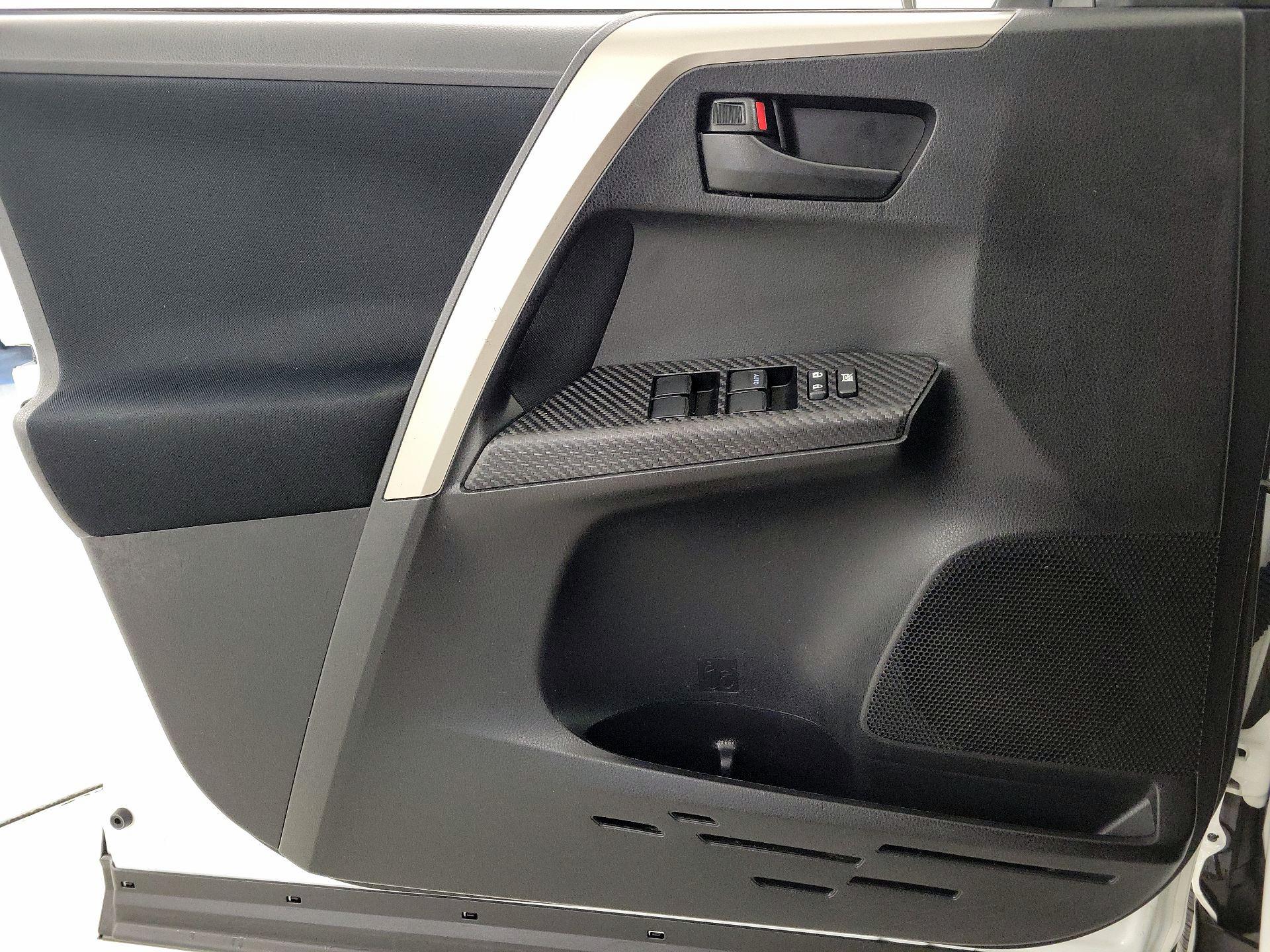 Thumbnail: 2015 Toyota RAV4 - 12