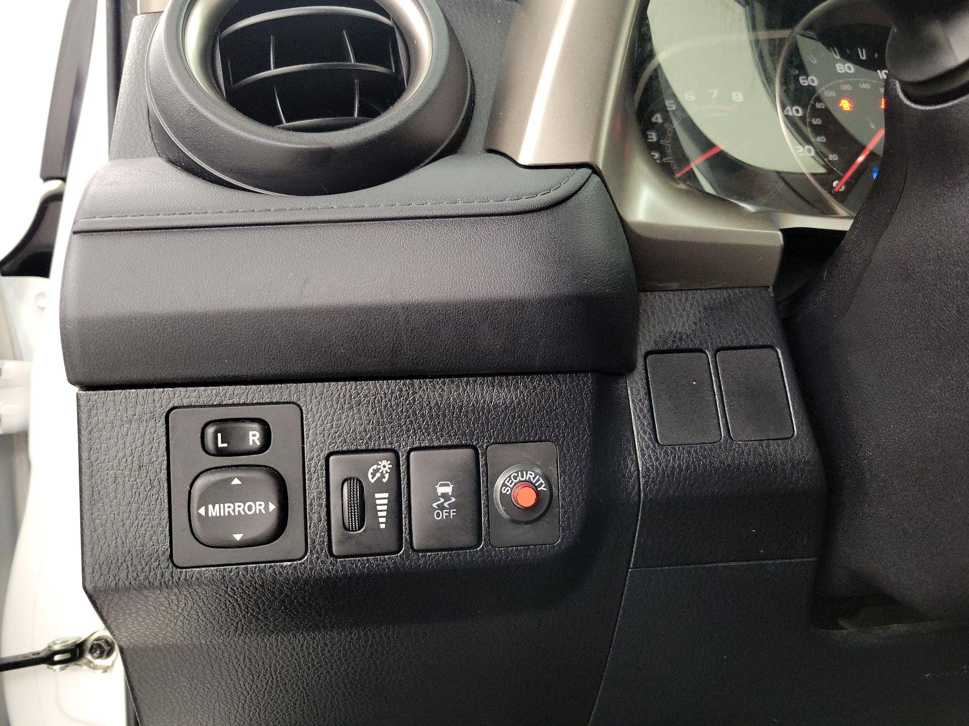 Thumbnail: 2015 Toyota RAV4 - 13