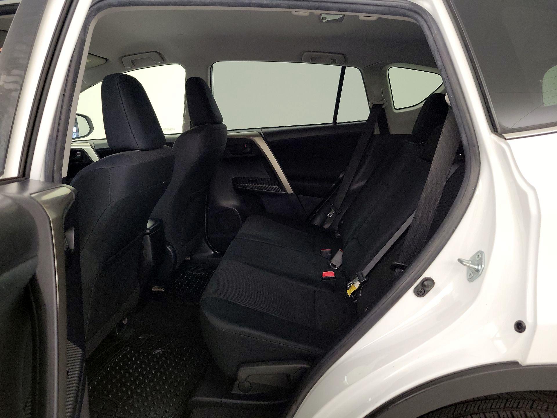 Thumbnail: 2015 Toyota RAV4 - 17