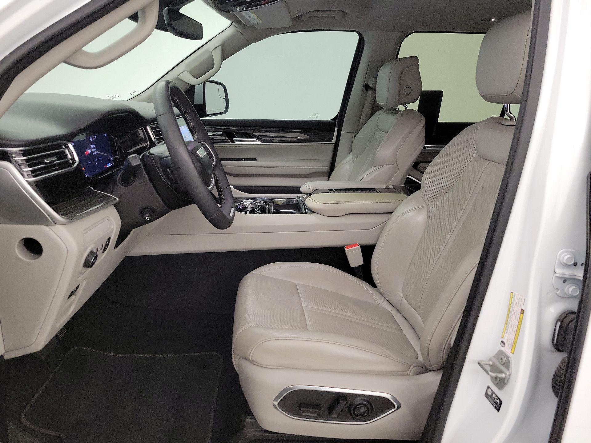 Thumbnail: 2022 Jeep Wagoneer - 11