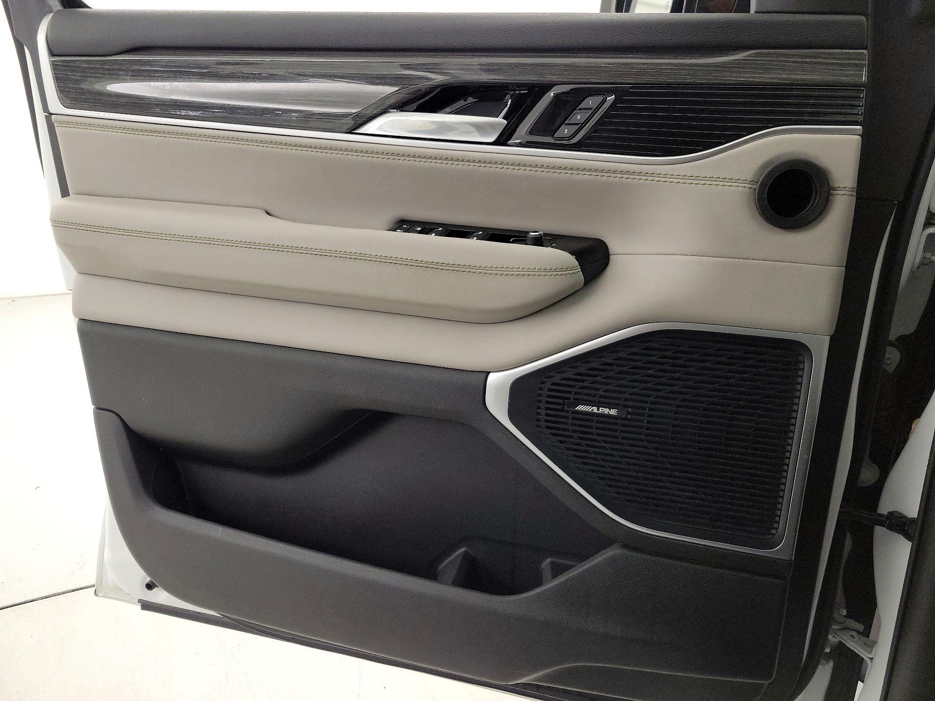 Thumbnail: 2022 Jeep Wagoneer - 12