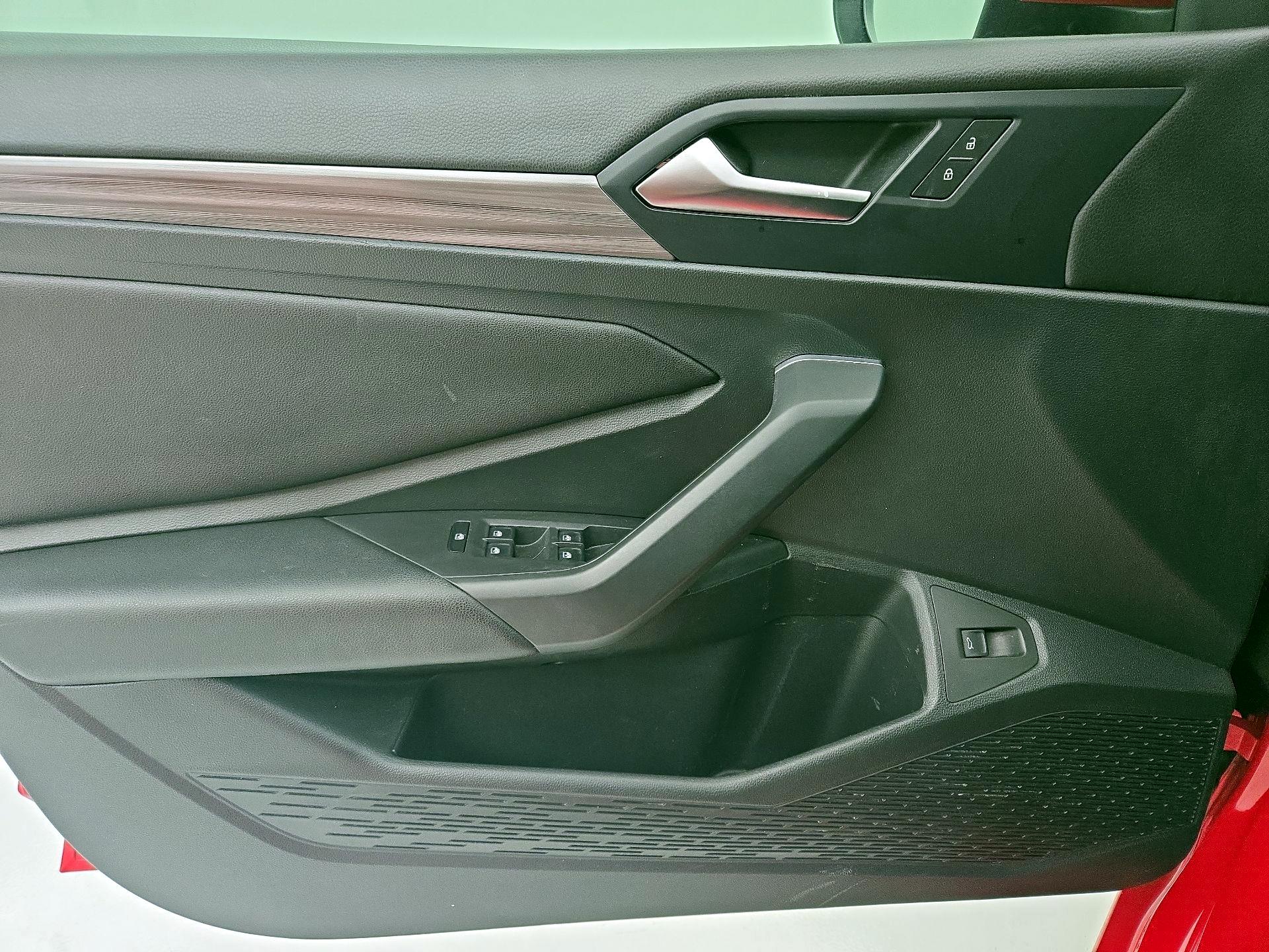 Thumbnail: 2019 Volkswagen Jetta - 12
