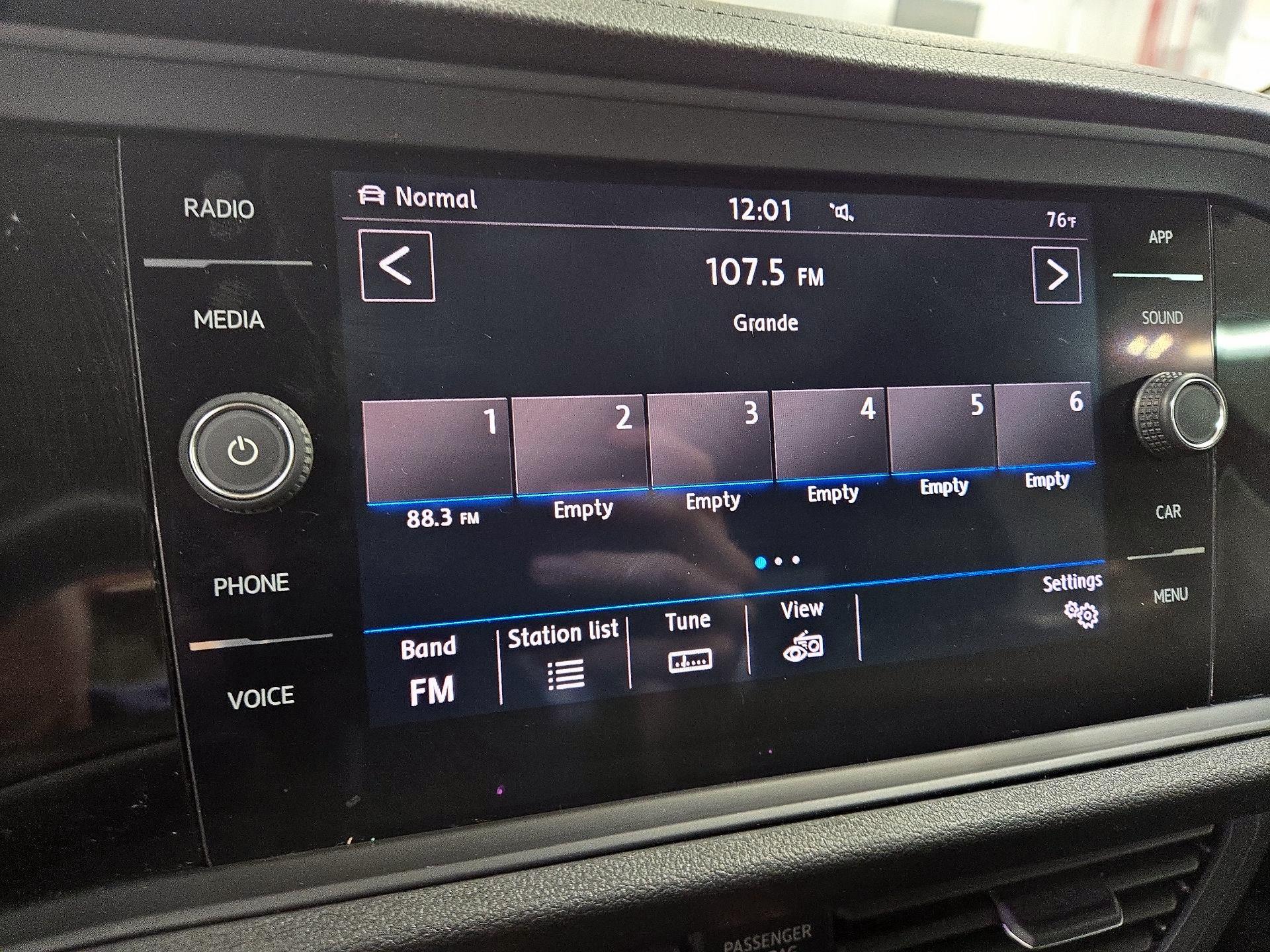 Thumbnail: 2019 Volkswagen Jetta - 15