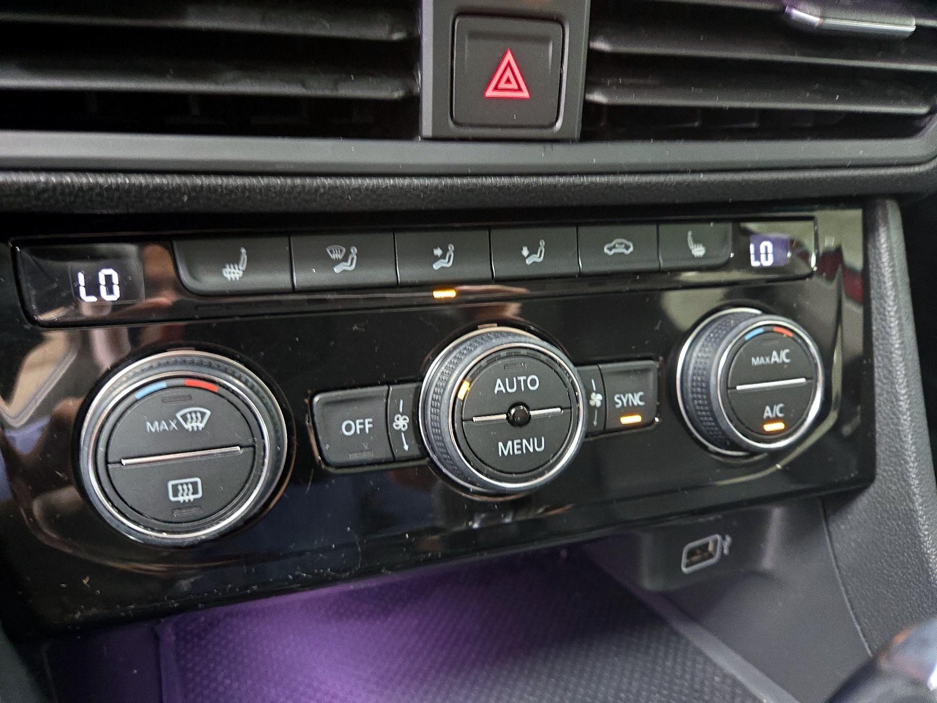 Thumbnail: 2019 Volkswagen Jetta - 16