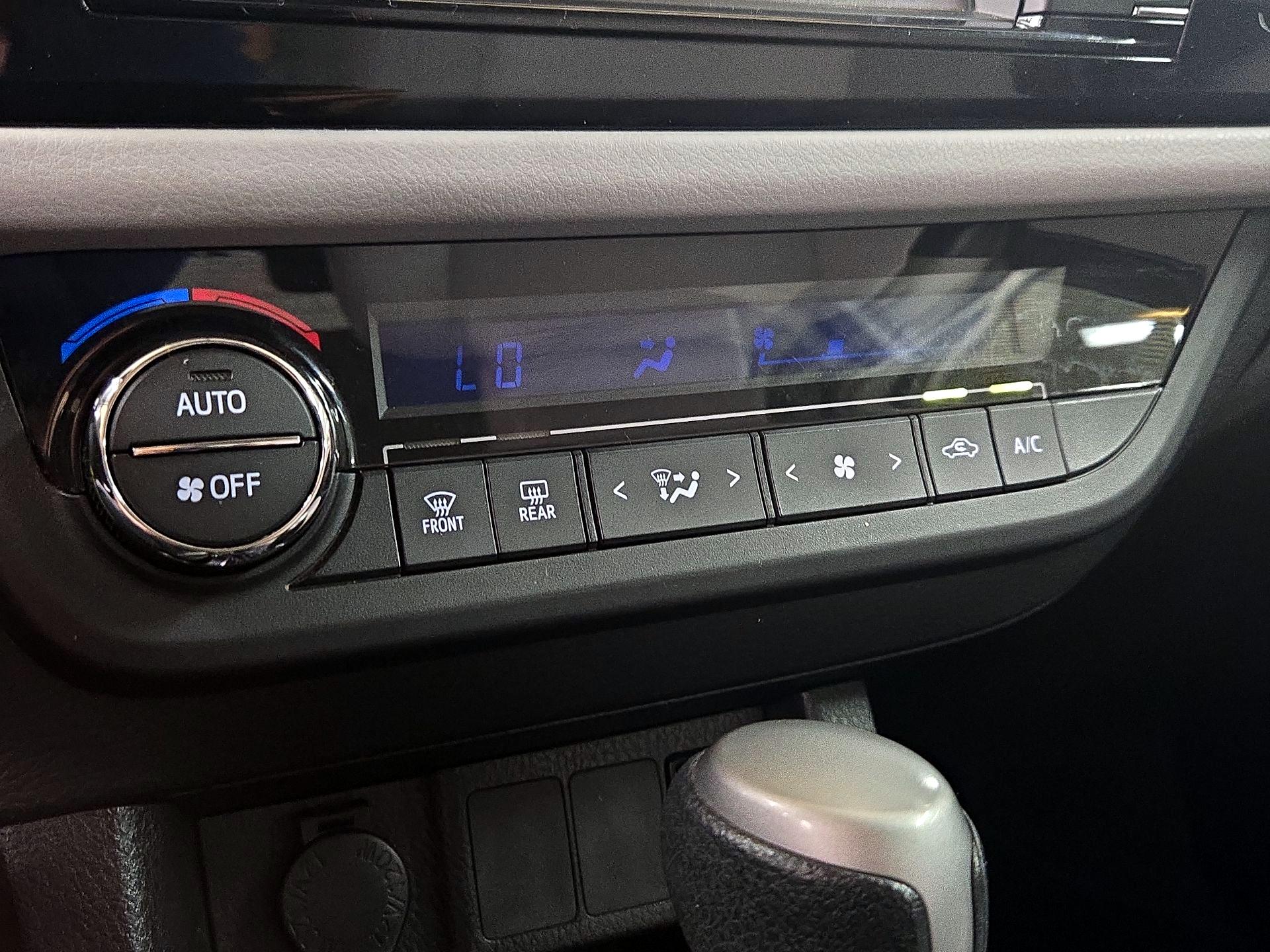 Thumbnail: 2015 Toyota Corolla - 16