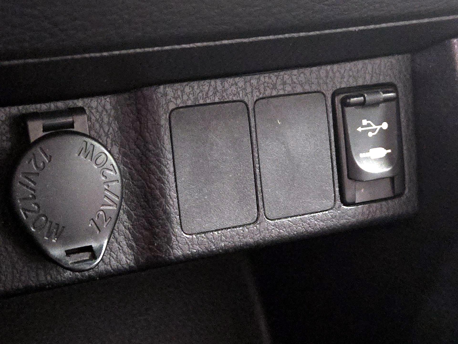 Thumbnail: 2015 Toyota Corolla - 18