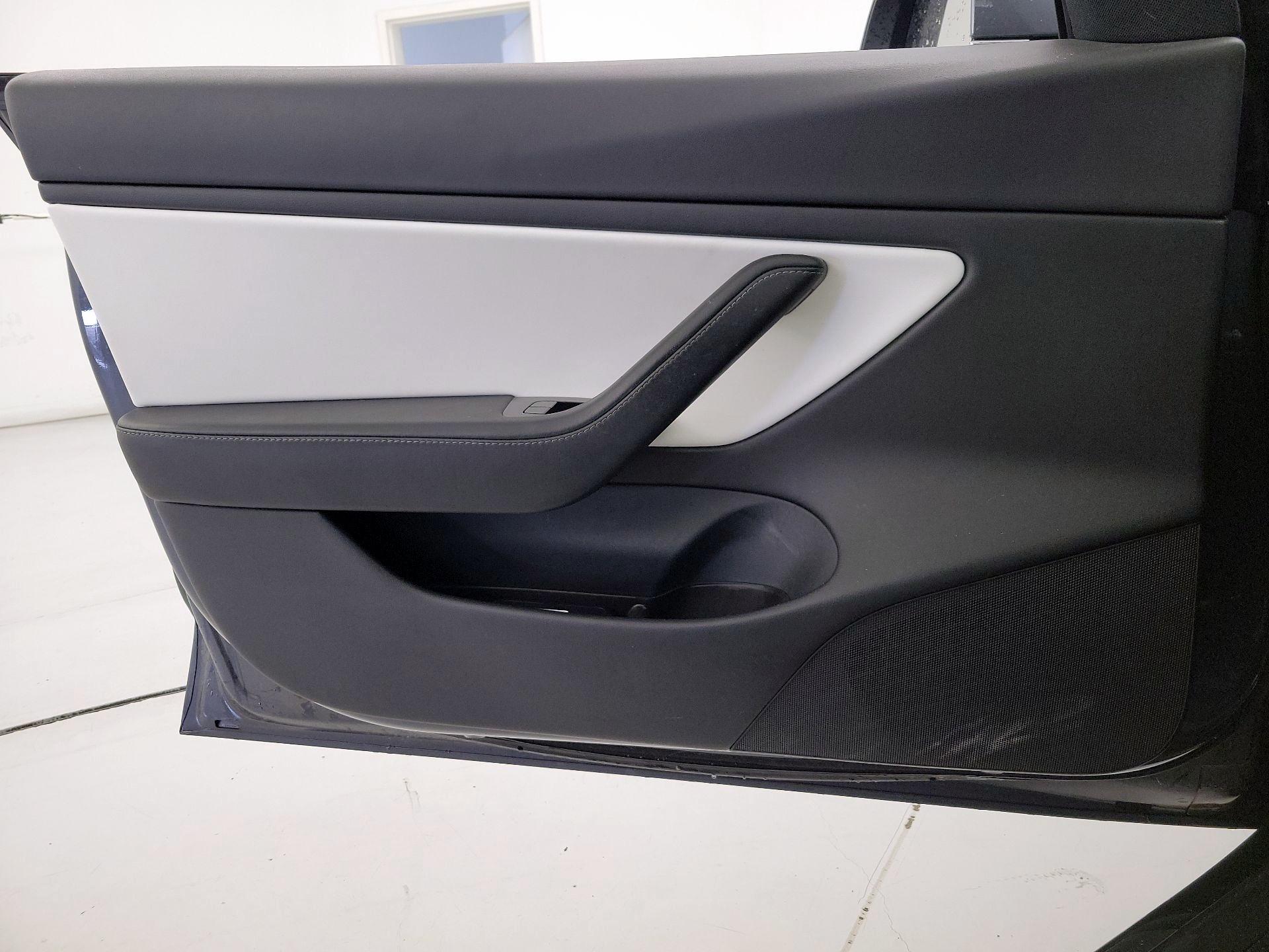 Thumbnail: 2020 Tesla Model 3 - 12