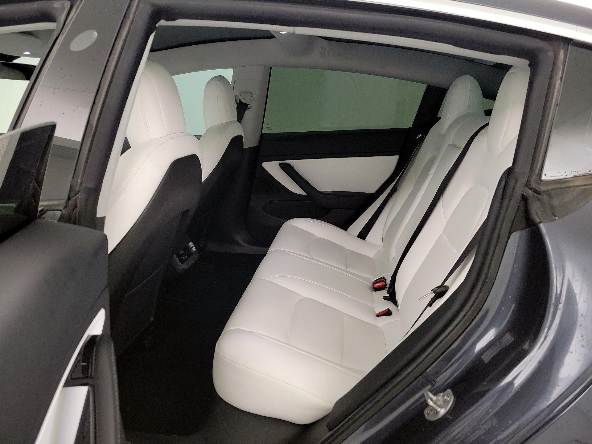 Thumbnail: 2020 Tesla Model 3 - 17