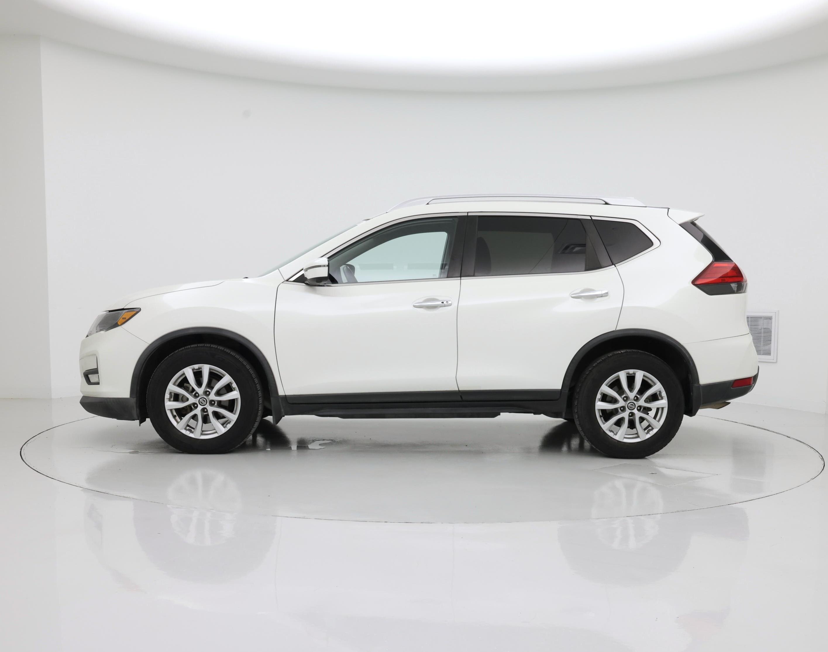Thumbnail: 2017 Nissan Rogue - 3