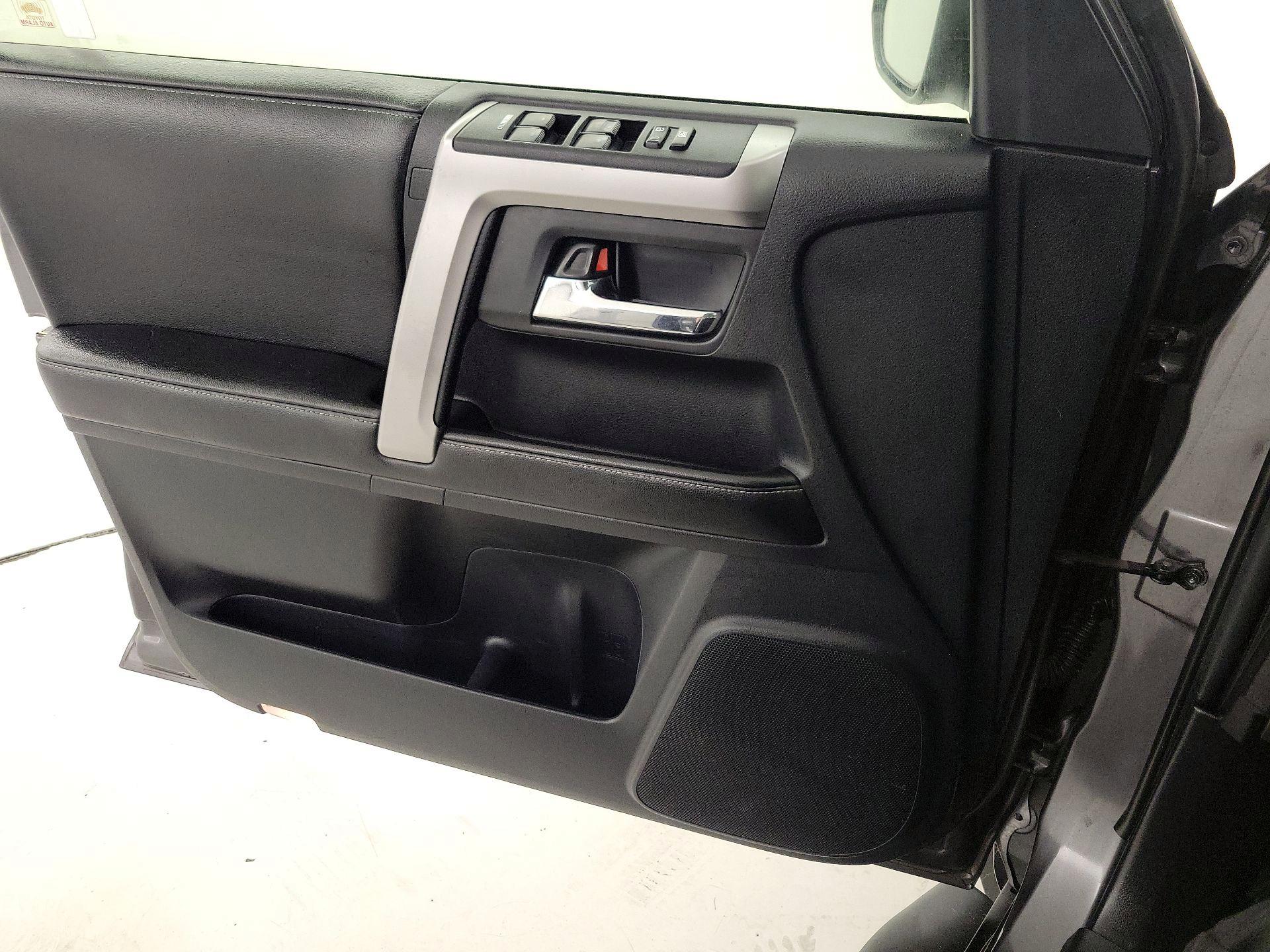 Thumbnail: 2014 Toyota 4Runner - 12