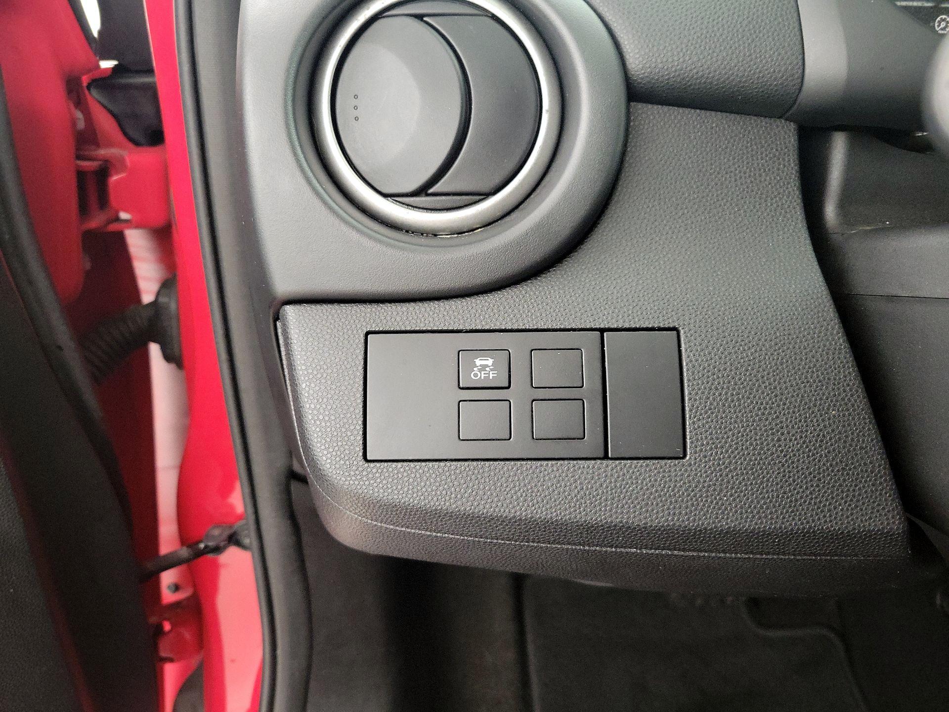 Thumbnail: 2014 Mazda Mazda2 - 13