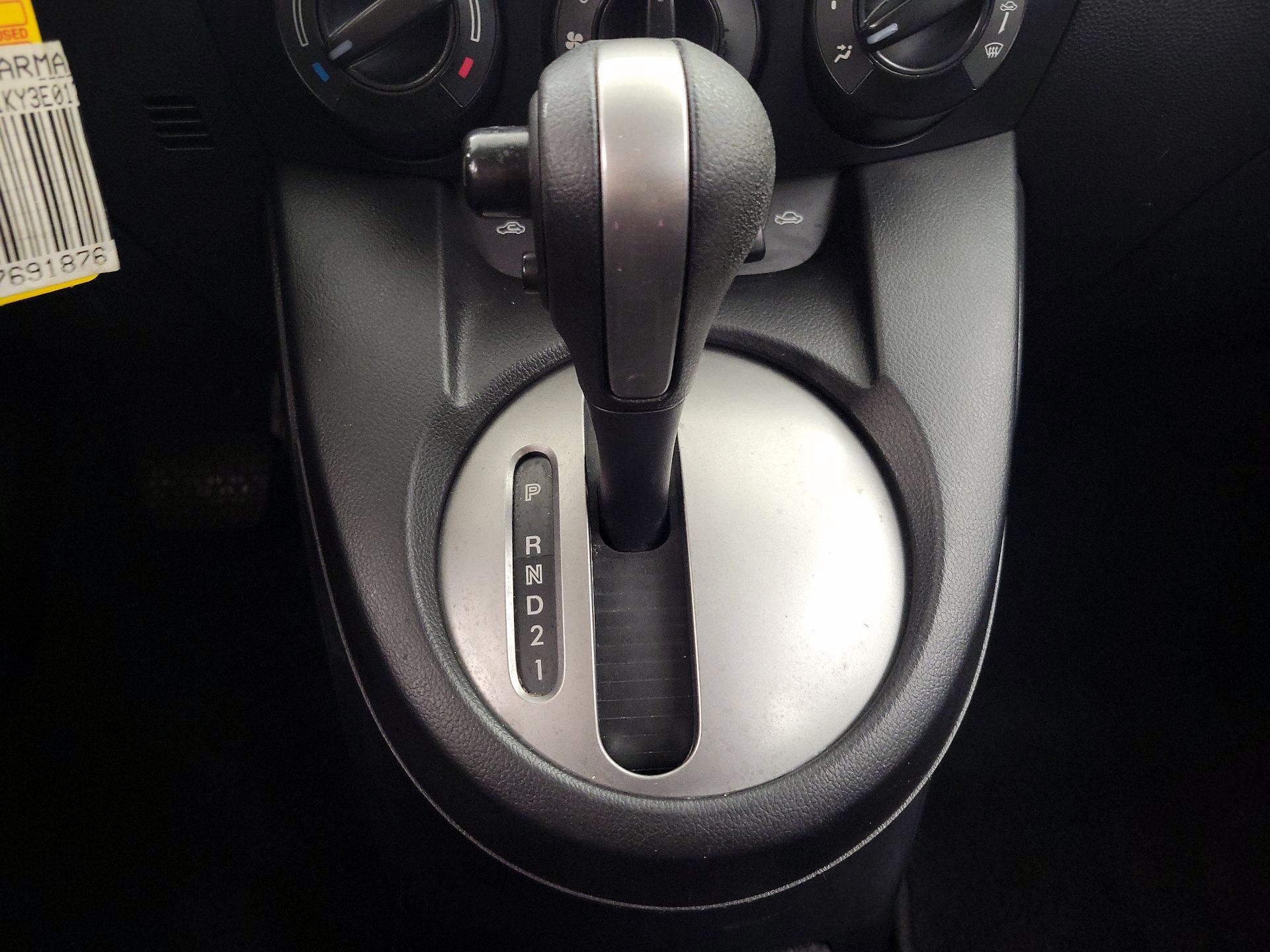 Thumbnail: 2014 Mazda Mazda2 - 16