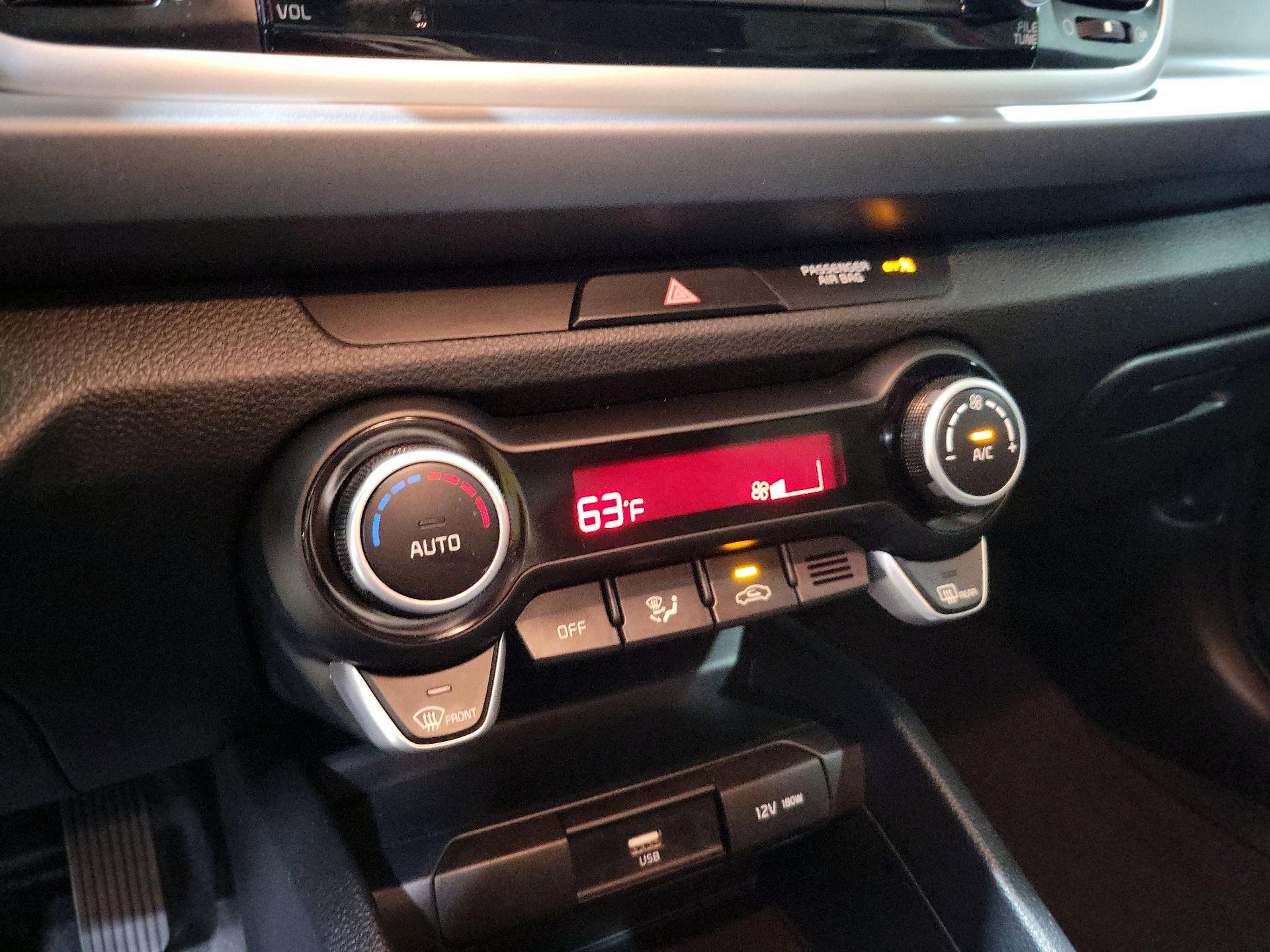 Thumbnail: 2021 Kia Rio - 16