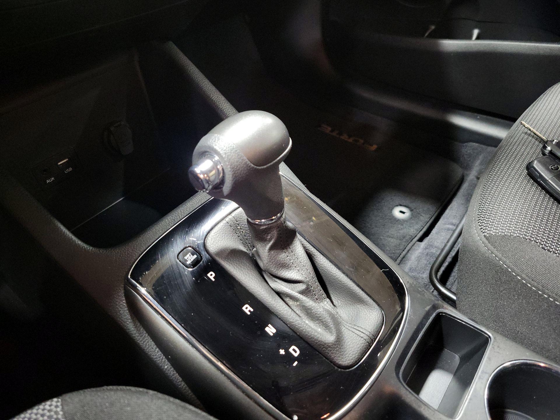 Thumbnail: 2018 Kia Forte - 16