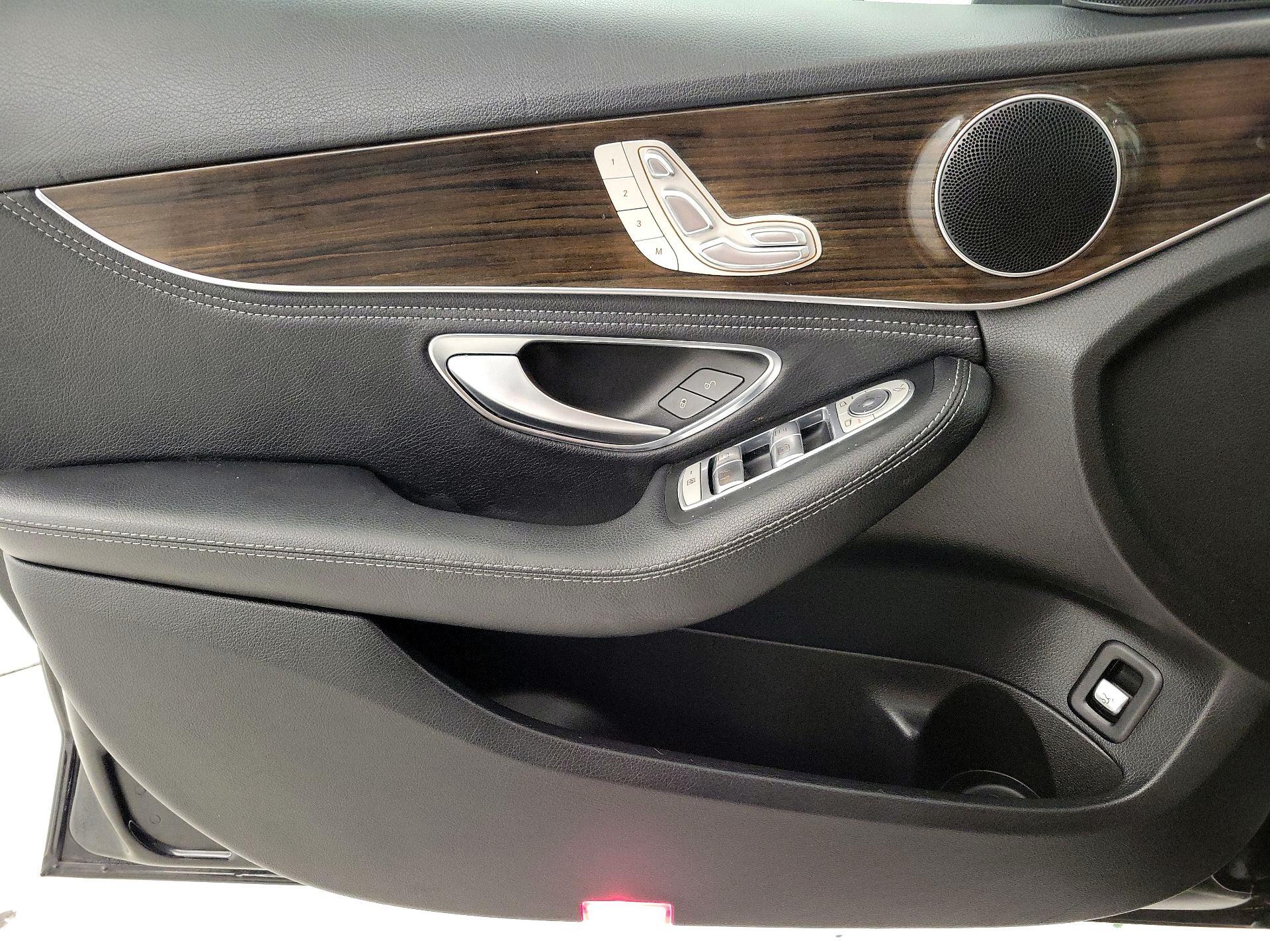 Thumbnail: 2015 Mercedes-Benz C-Class - 12