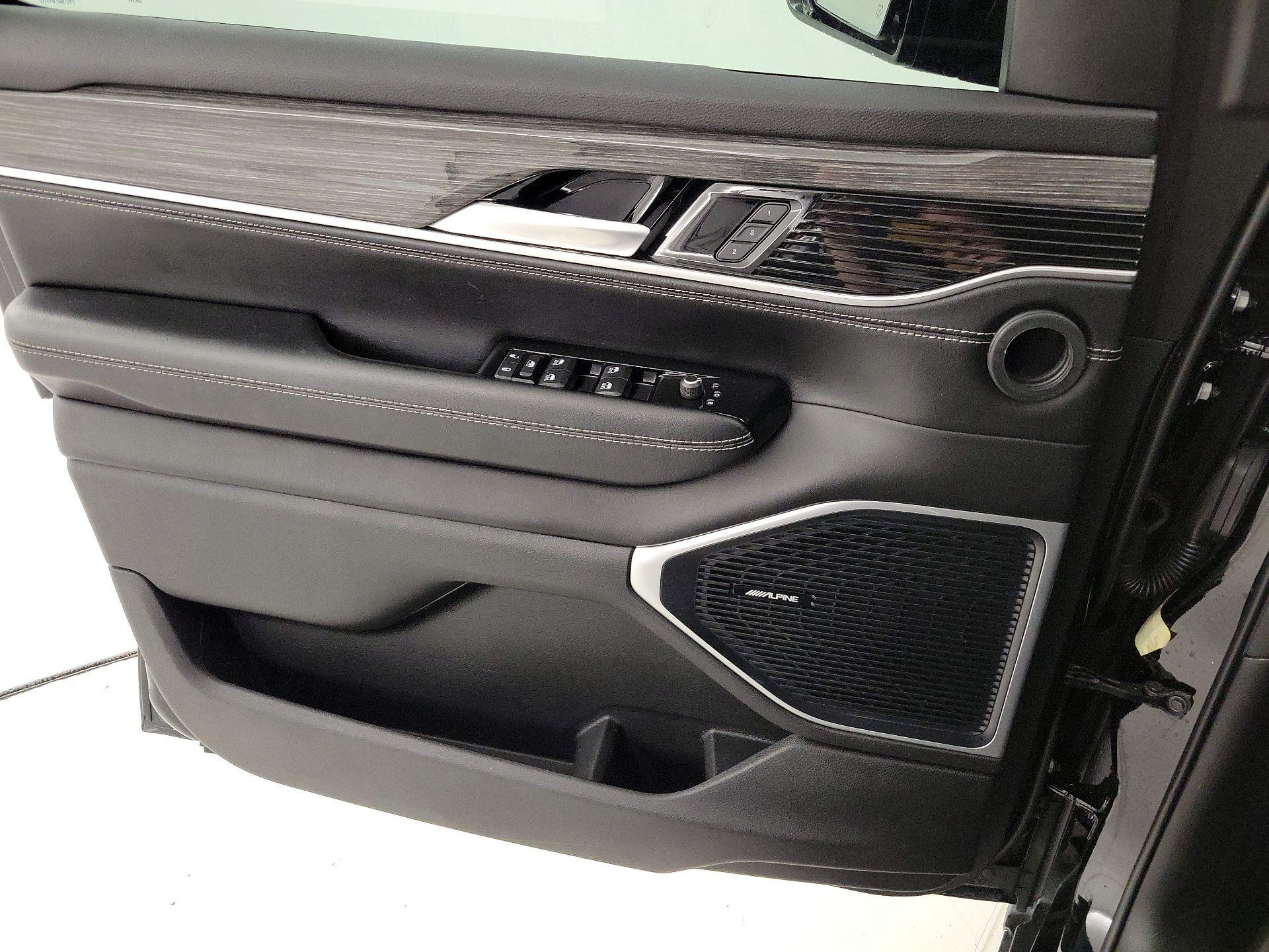 Thumbnail: 2022 Jeep Wagoneer - 12