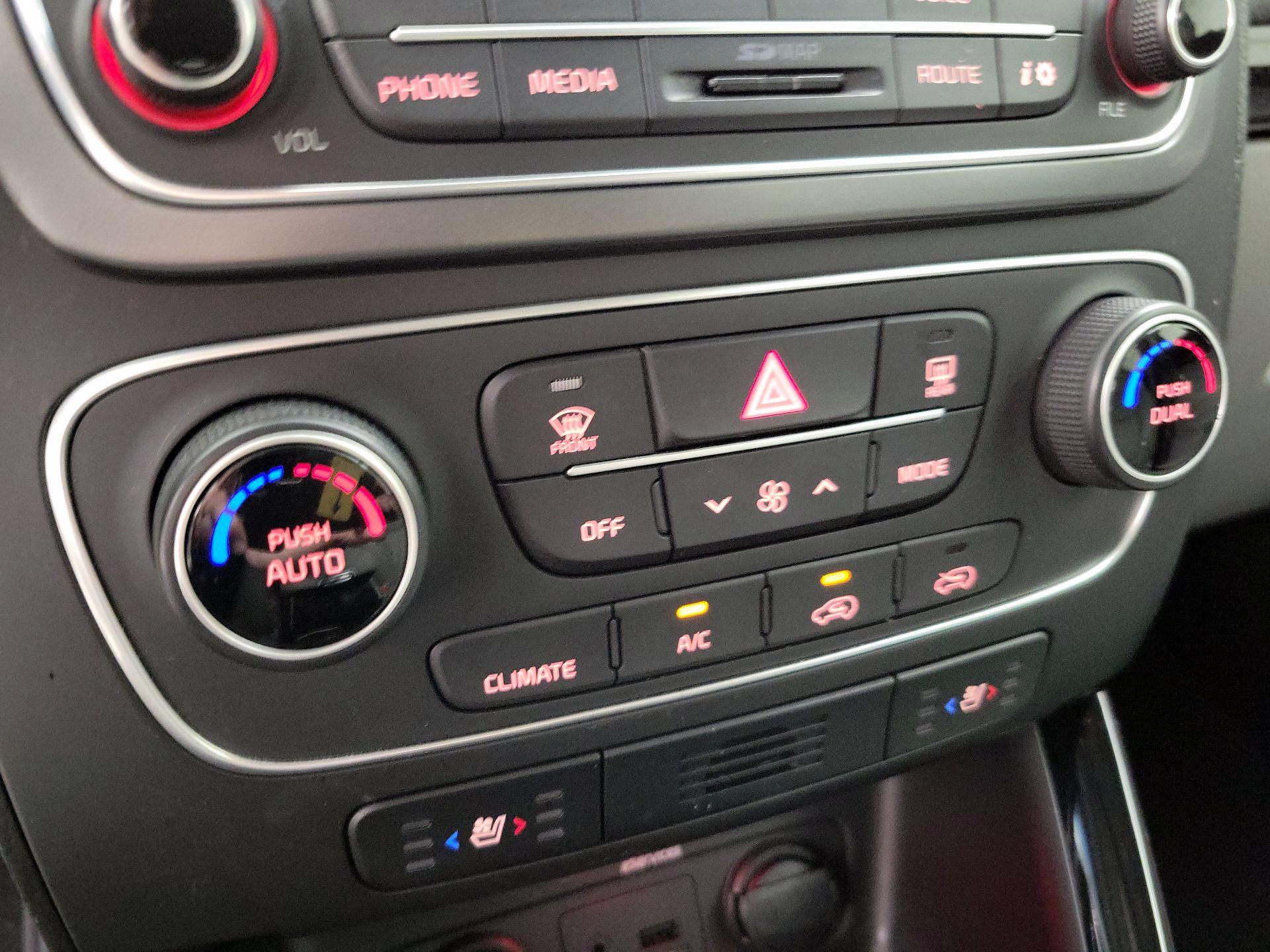 Thumbnail: 2014 Kia Sorento - 17