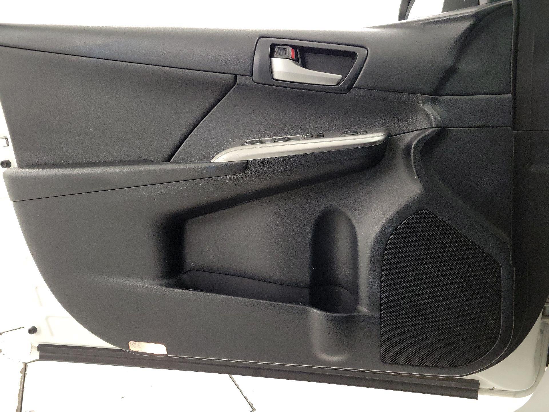 Thumbnail: 2014 Toyota Camry - 12
