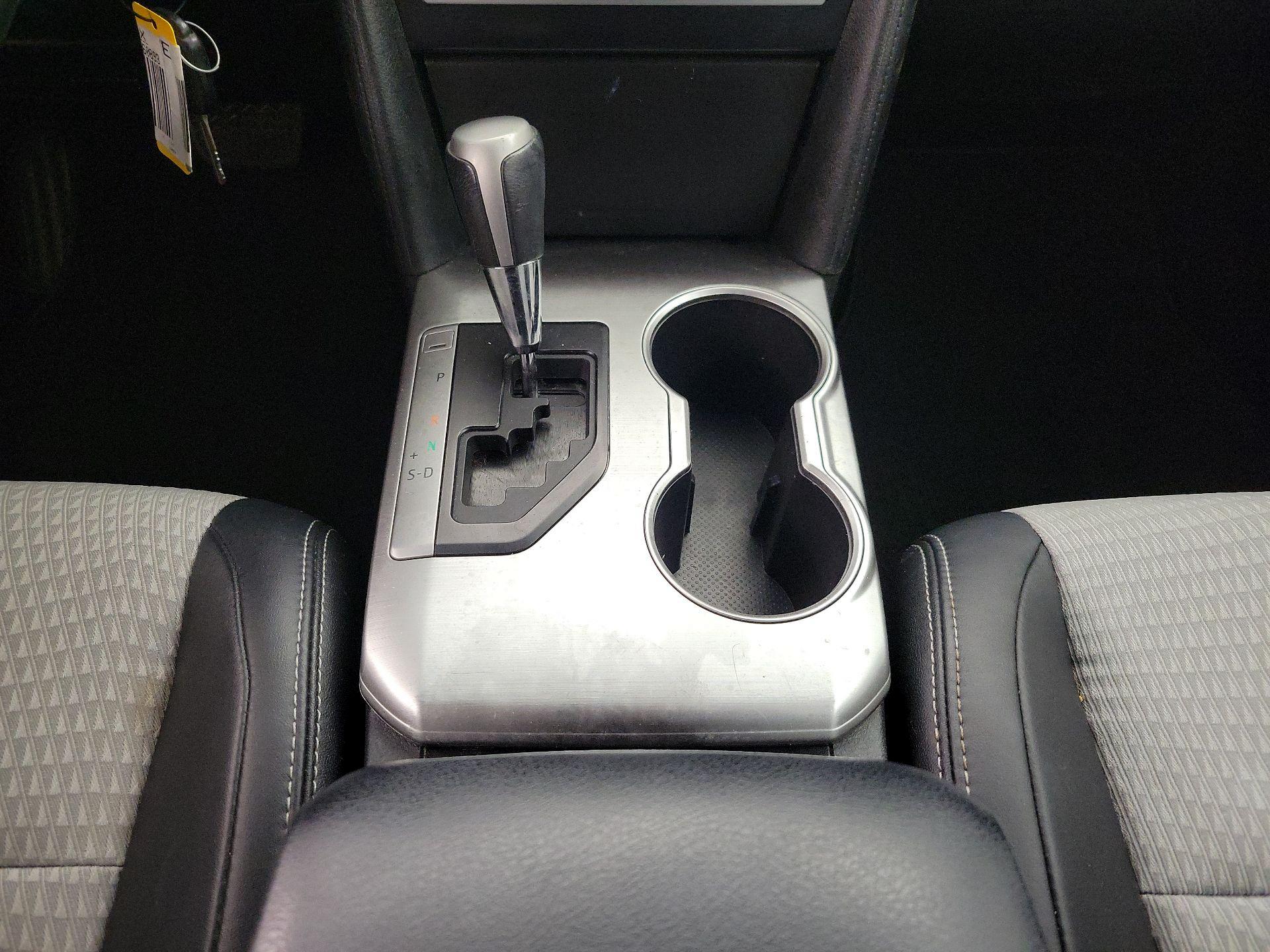 Thumbnail: 2014 Toyota Camry - 16