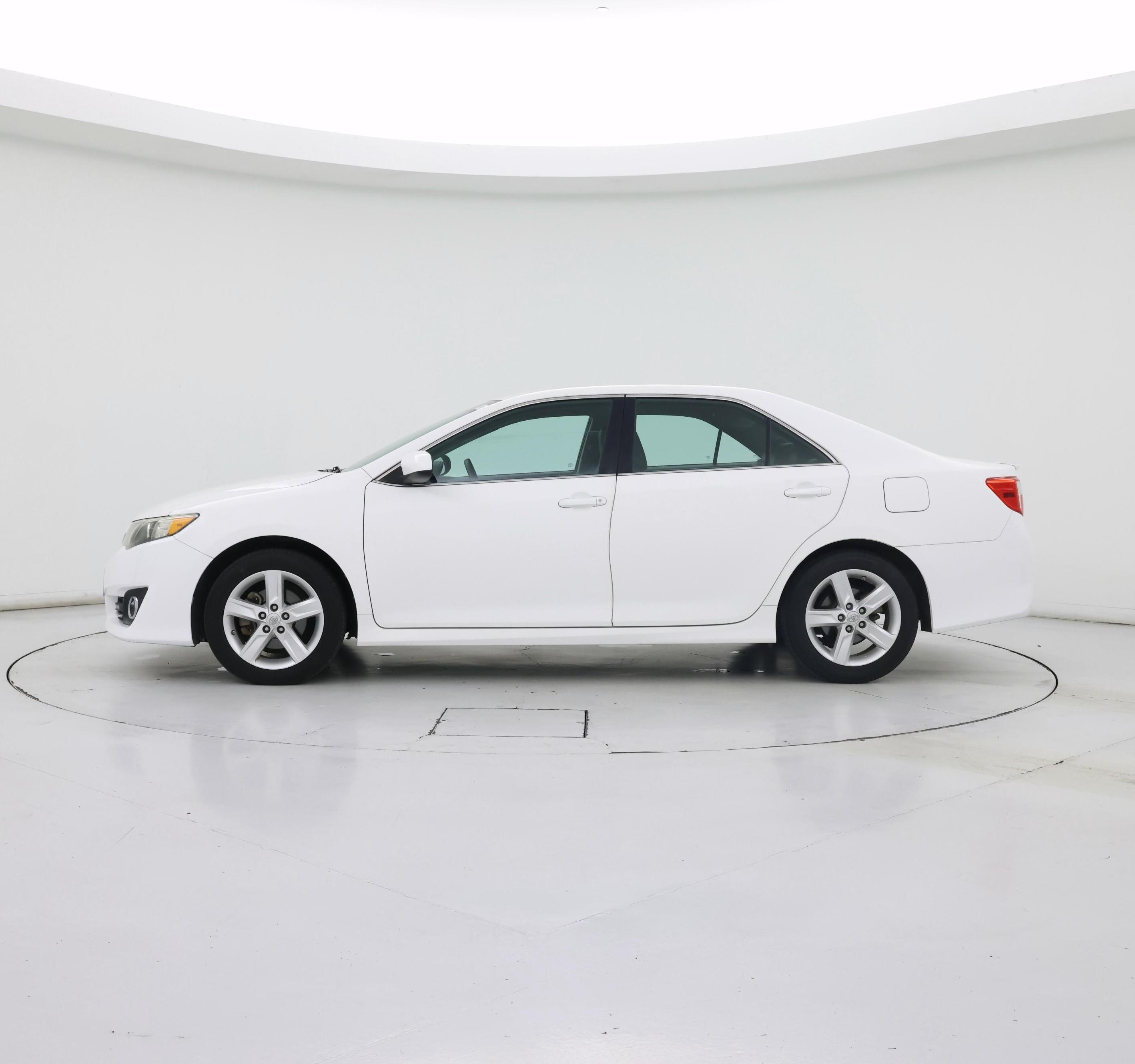 Thumbnail: 2014 Toyota Camry - 3