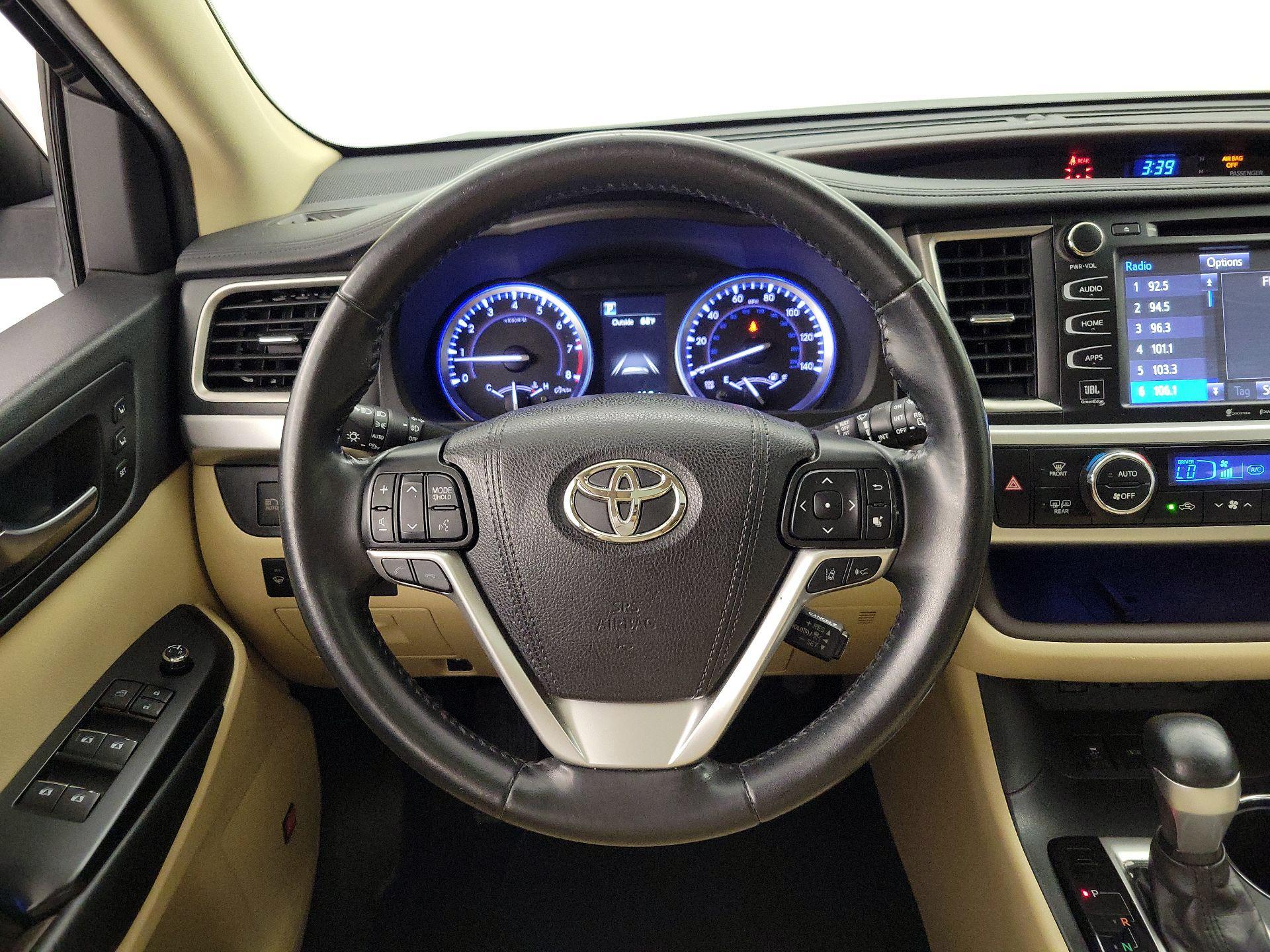 Thumbnail: 2019 Toyota Highlander - 10