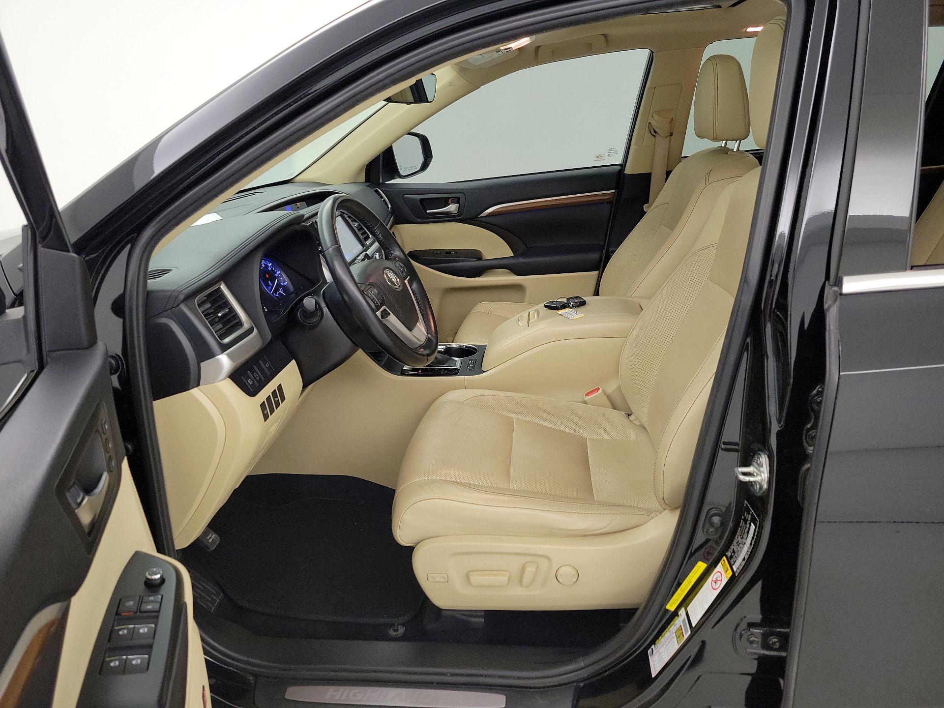 Thumbnail: 2019 Toyota Highlander - 11