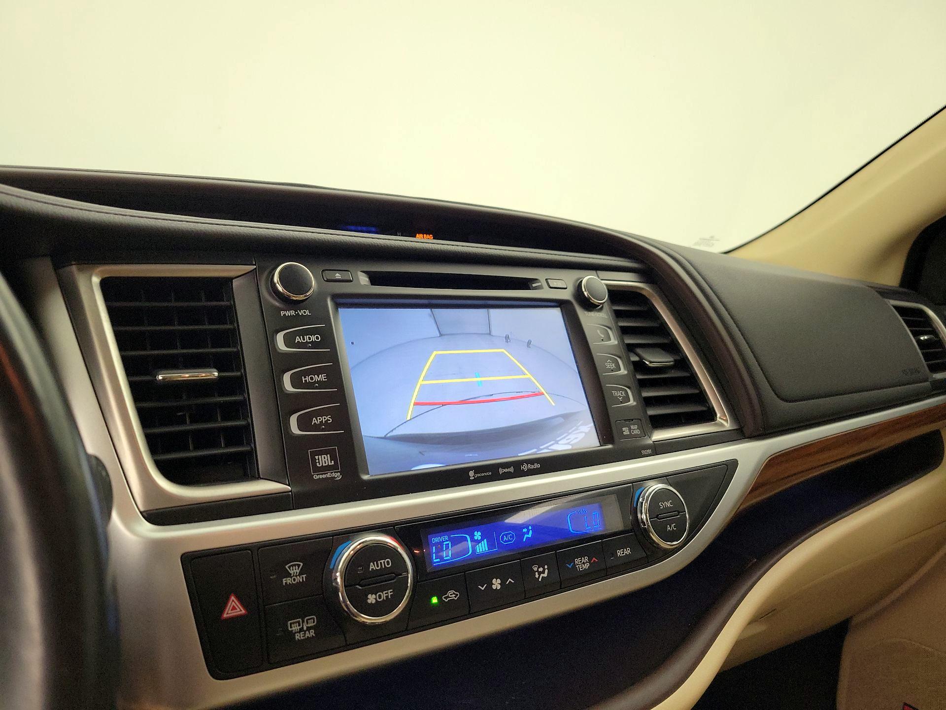 Thumbnail: 2019 Toyota Highlander - 14