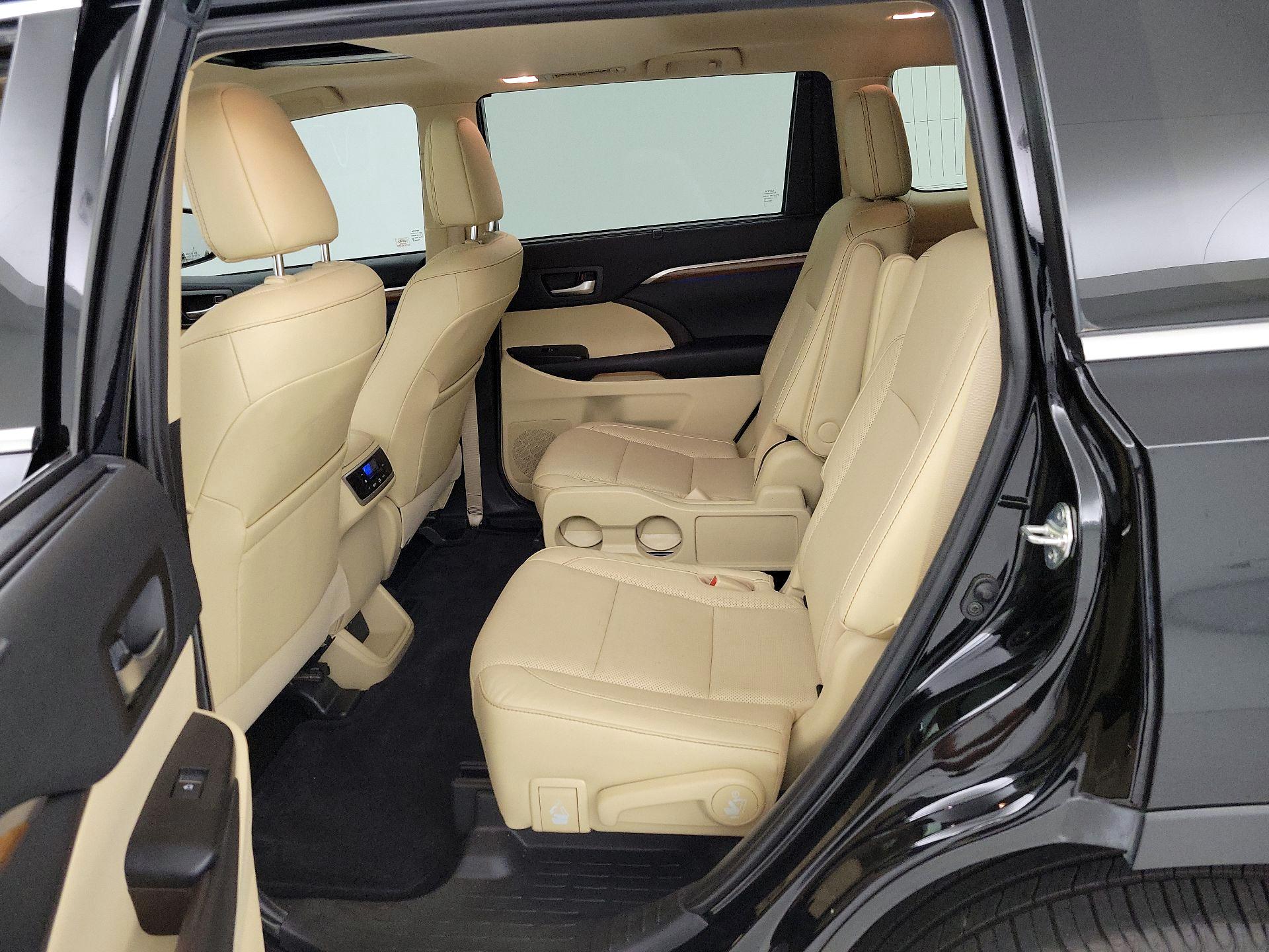 Thumbnail: 2019 Toyota Highlander - 20