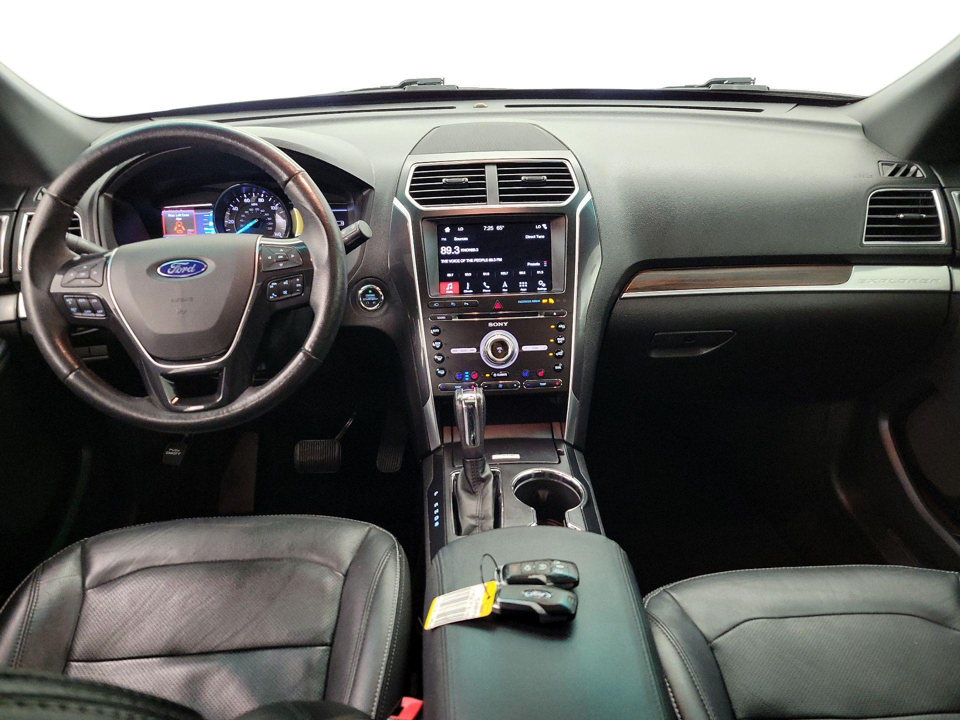 Thumbnail: 2017 Ford Explorer - 9