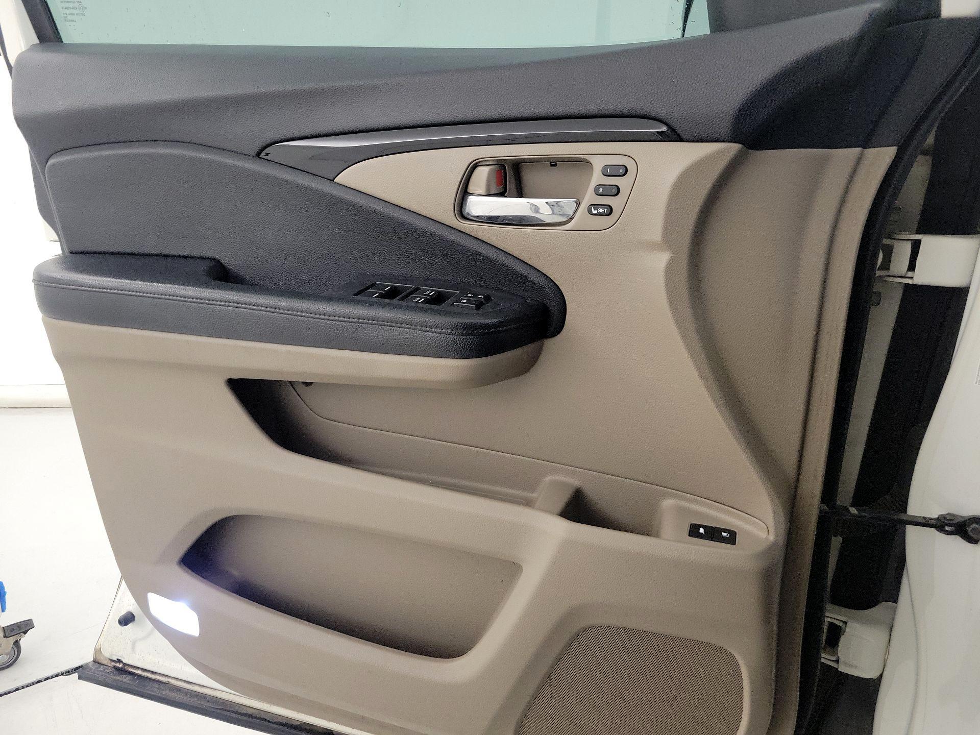Thumbnail: 2016 Honda Pilot - 12