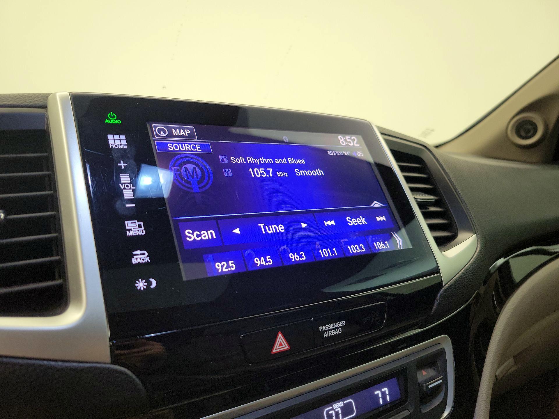 Thumbnail: 2016 Honda Pilot - 15