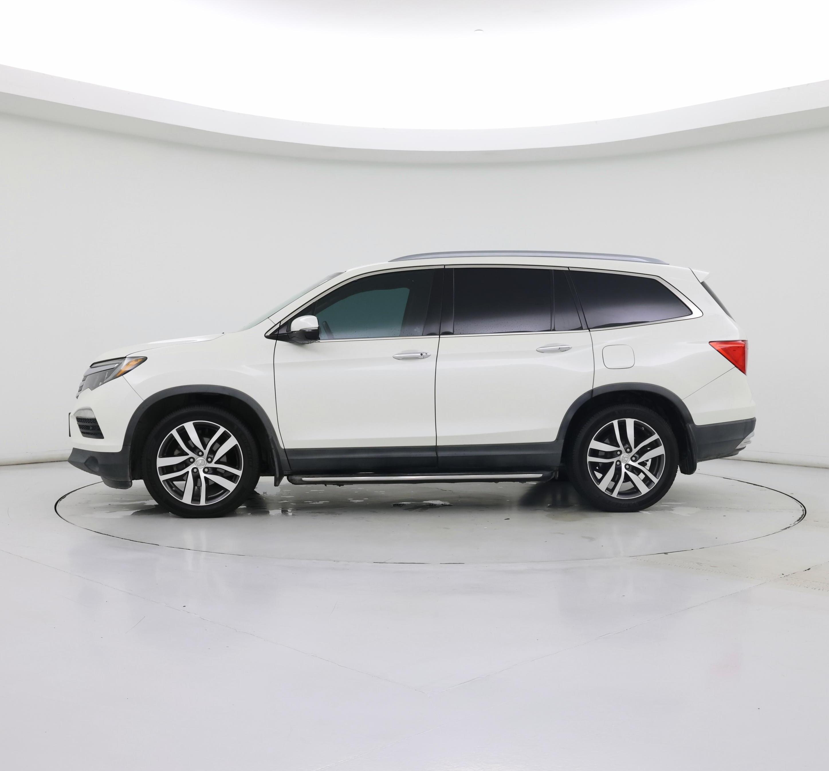 Thumbnail: 2016 Honda Pilot - 3