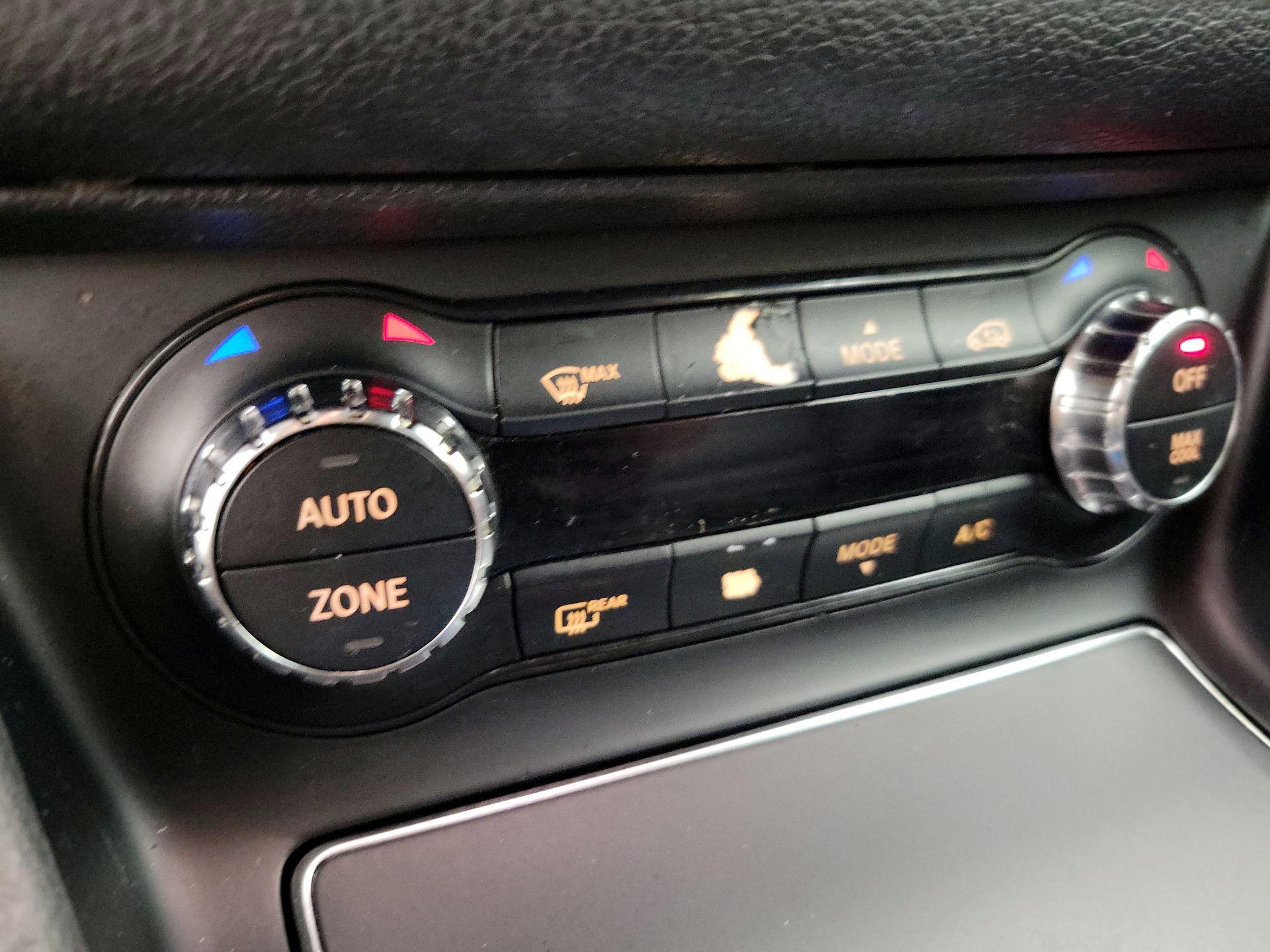 Thumbnail: 2019 Mercedes-Benz GLA - 16