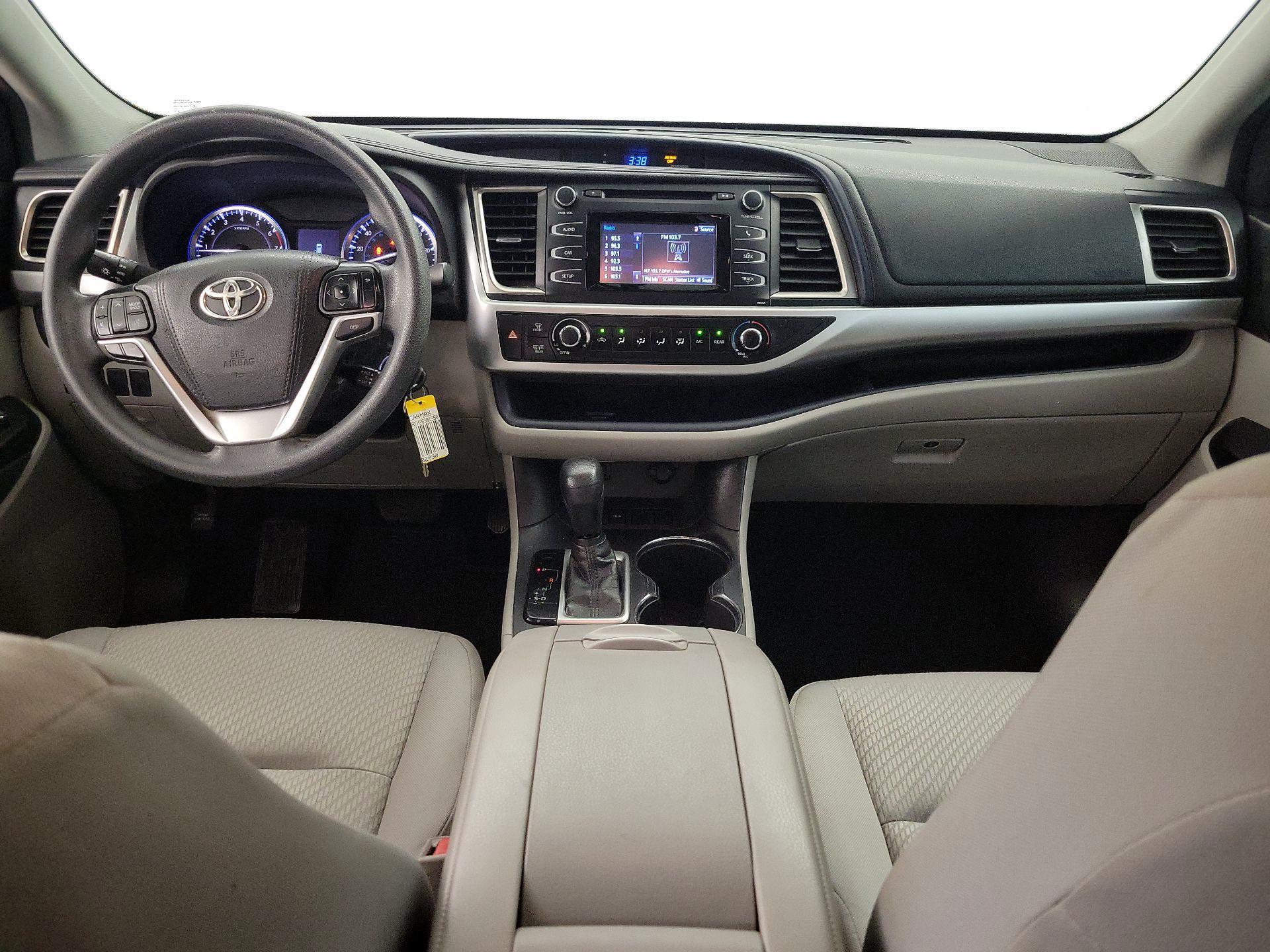 Thumbnail: 2016 Toyota Highlander - 9