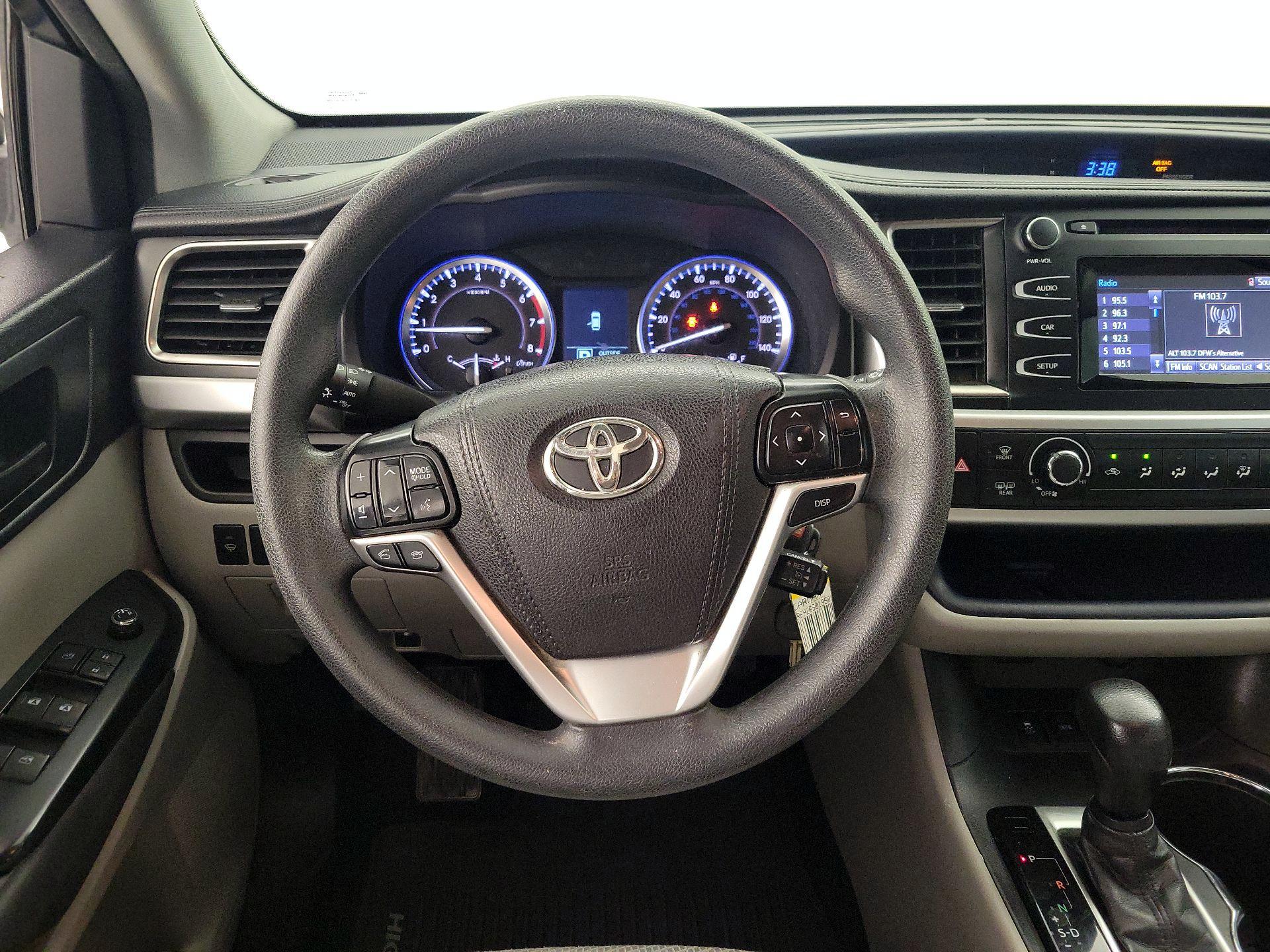 Thumbnail: 2016 Toyota Highlander - 10
