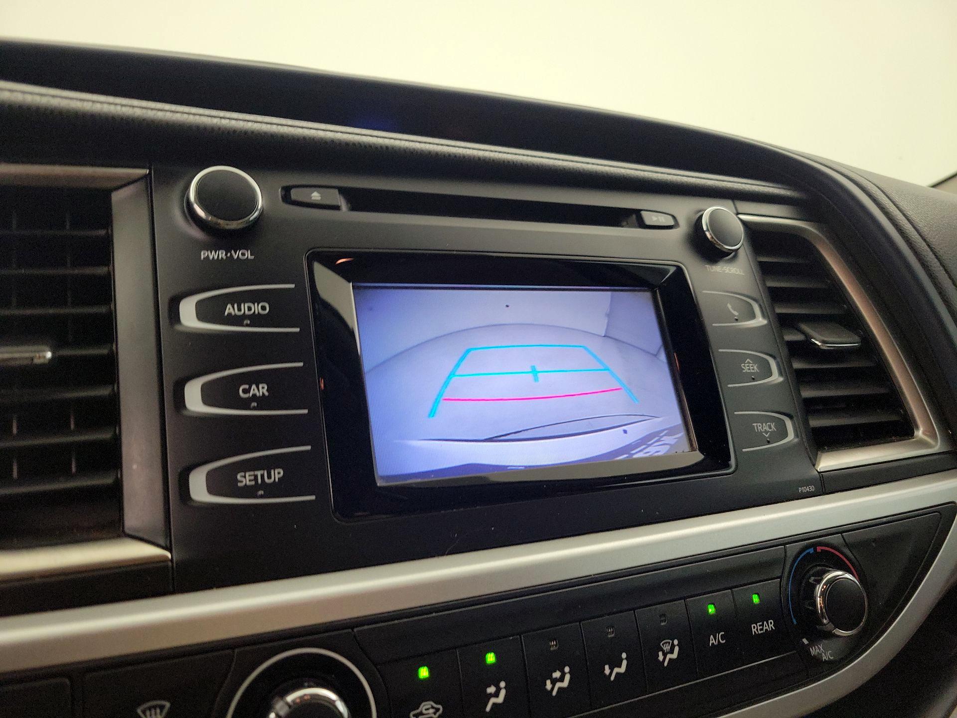 Thumbnail: 2016 Toyota Highlander - 14
