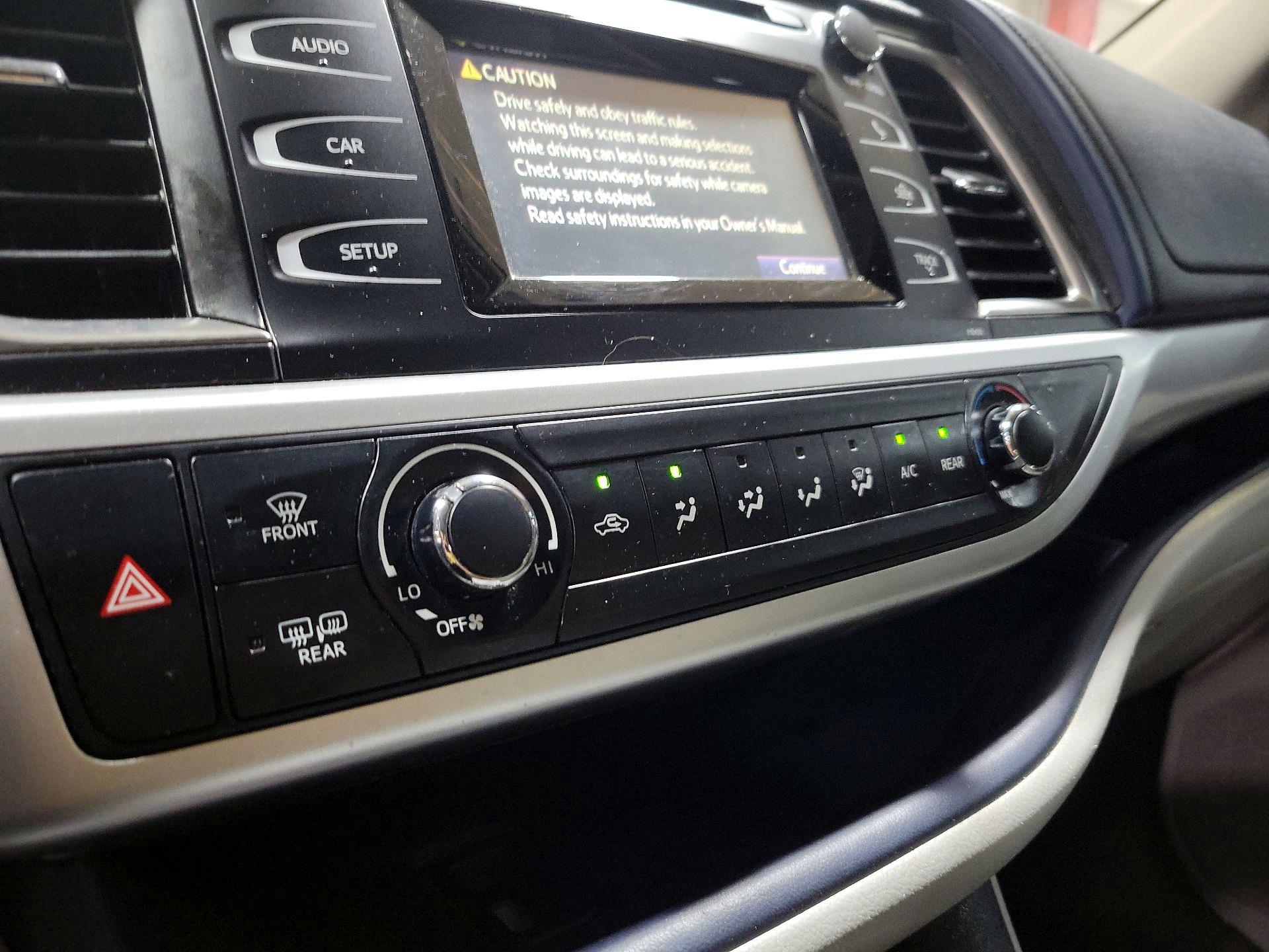 Thumbnail: 2016 Toyota Highlander - 16