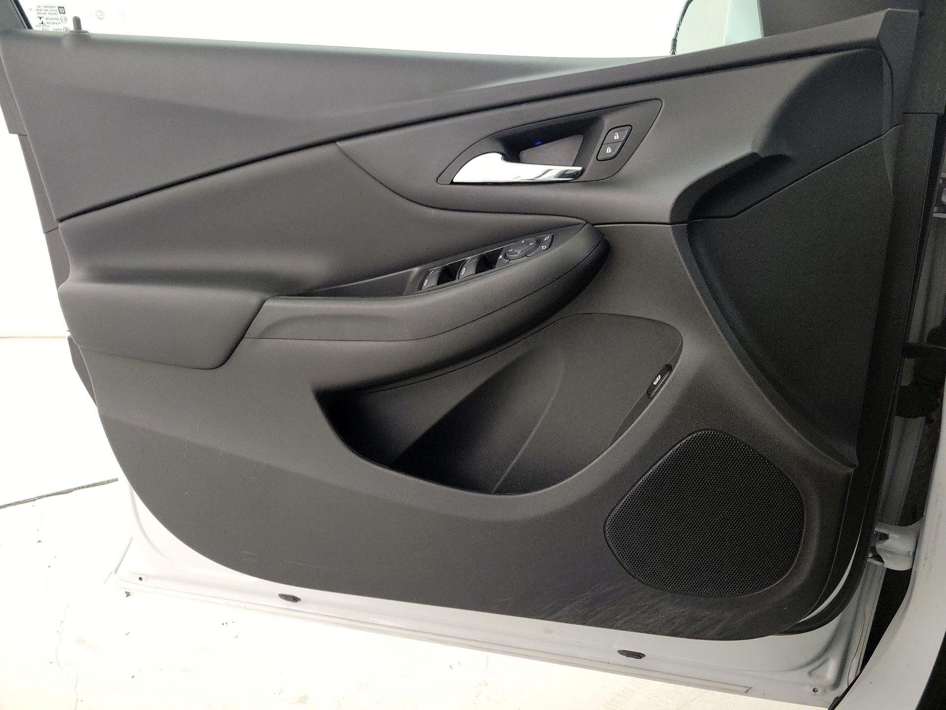 Thumbnail: 2017 Chevrolet Volt - 12