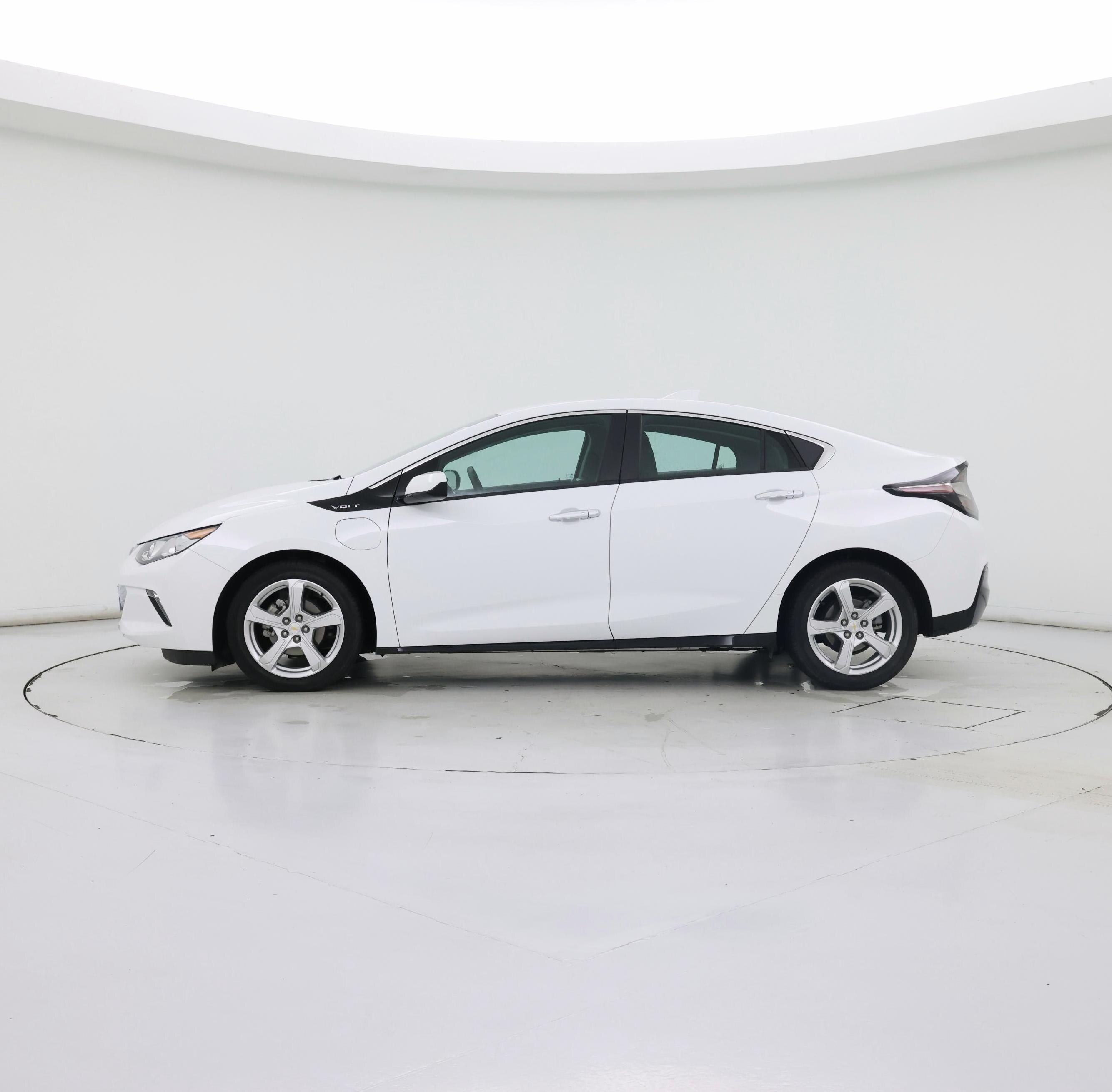 Thumbnail: 2017 Chevrolet Volt - 3