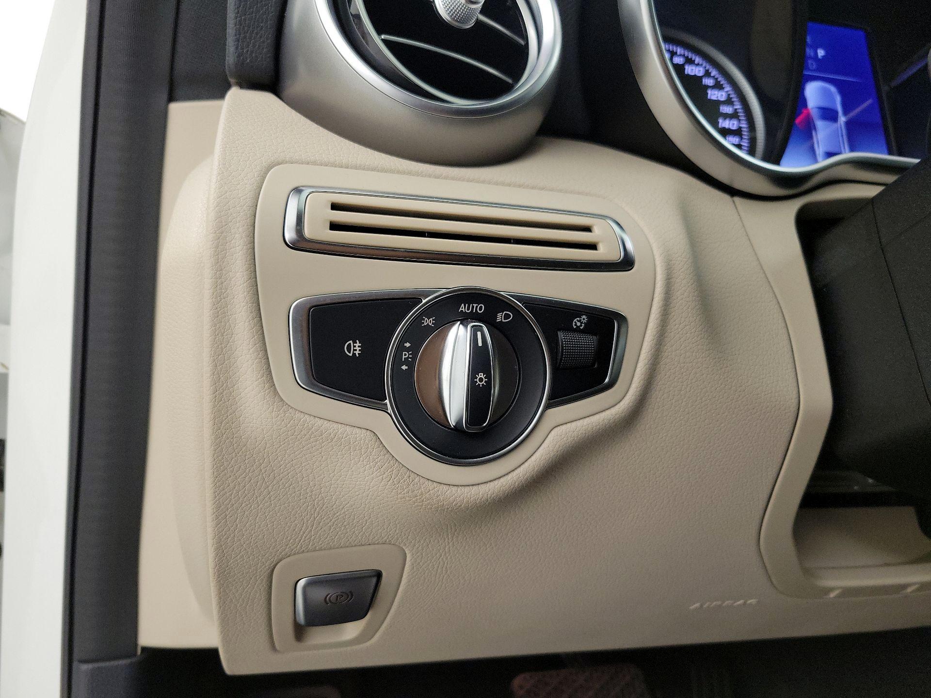 Thumbnail: 2018 Mercedes-Benz C-Class - 13