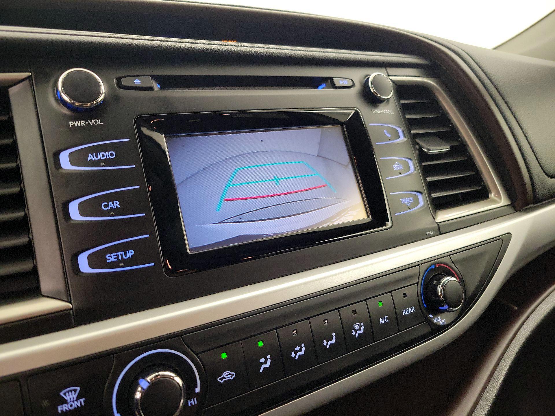 Thumbnail: 2019 Toyota Highlander - 14