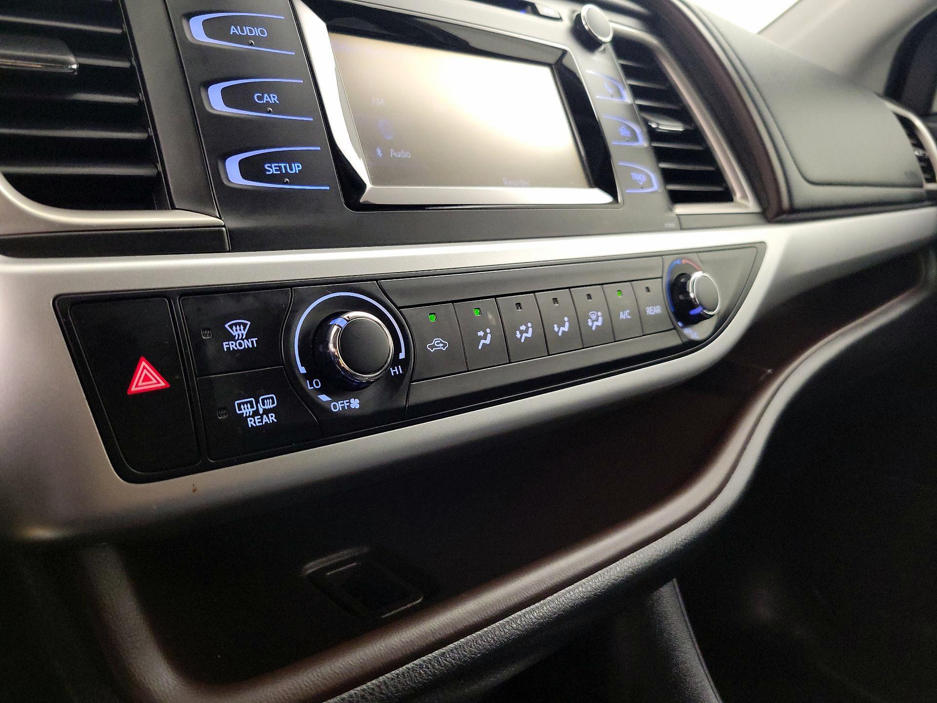Thumbnail: 2019 Toyota Highlander - 16