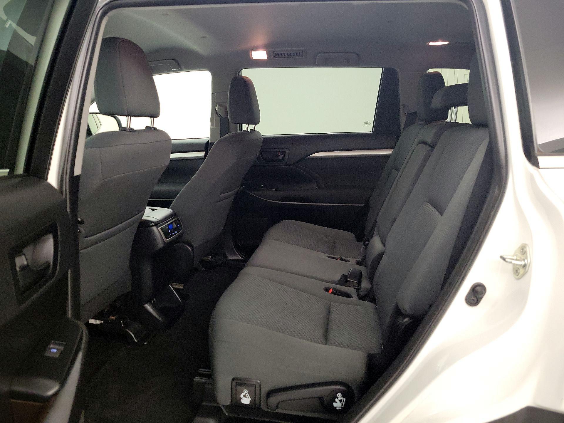 Thumbnail: 2019 Toyota Highlander - 18