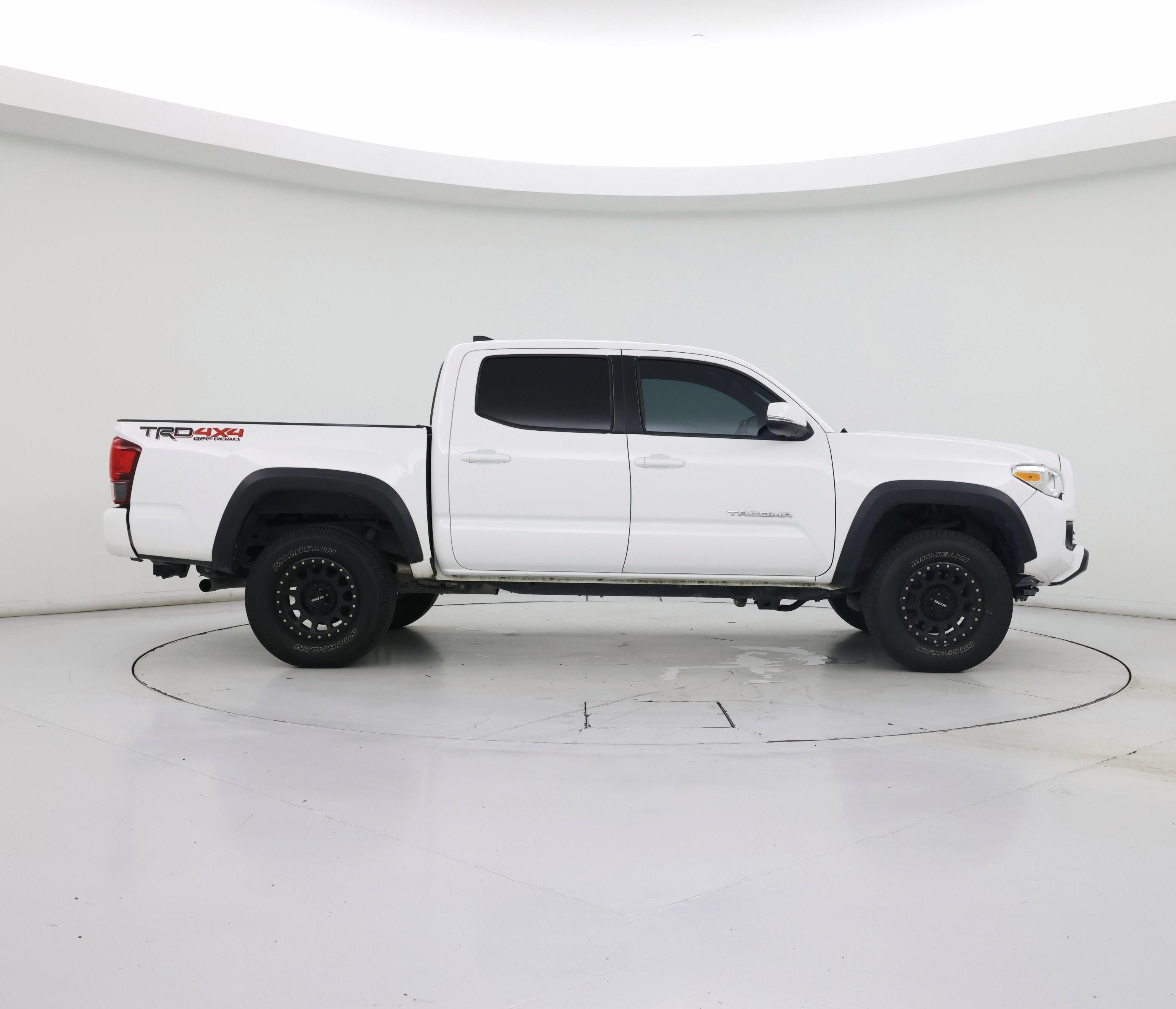Thumbnail: 2019 Toyota Tacoma - 7