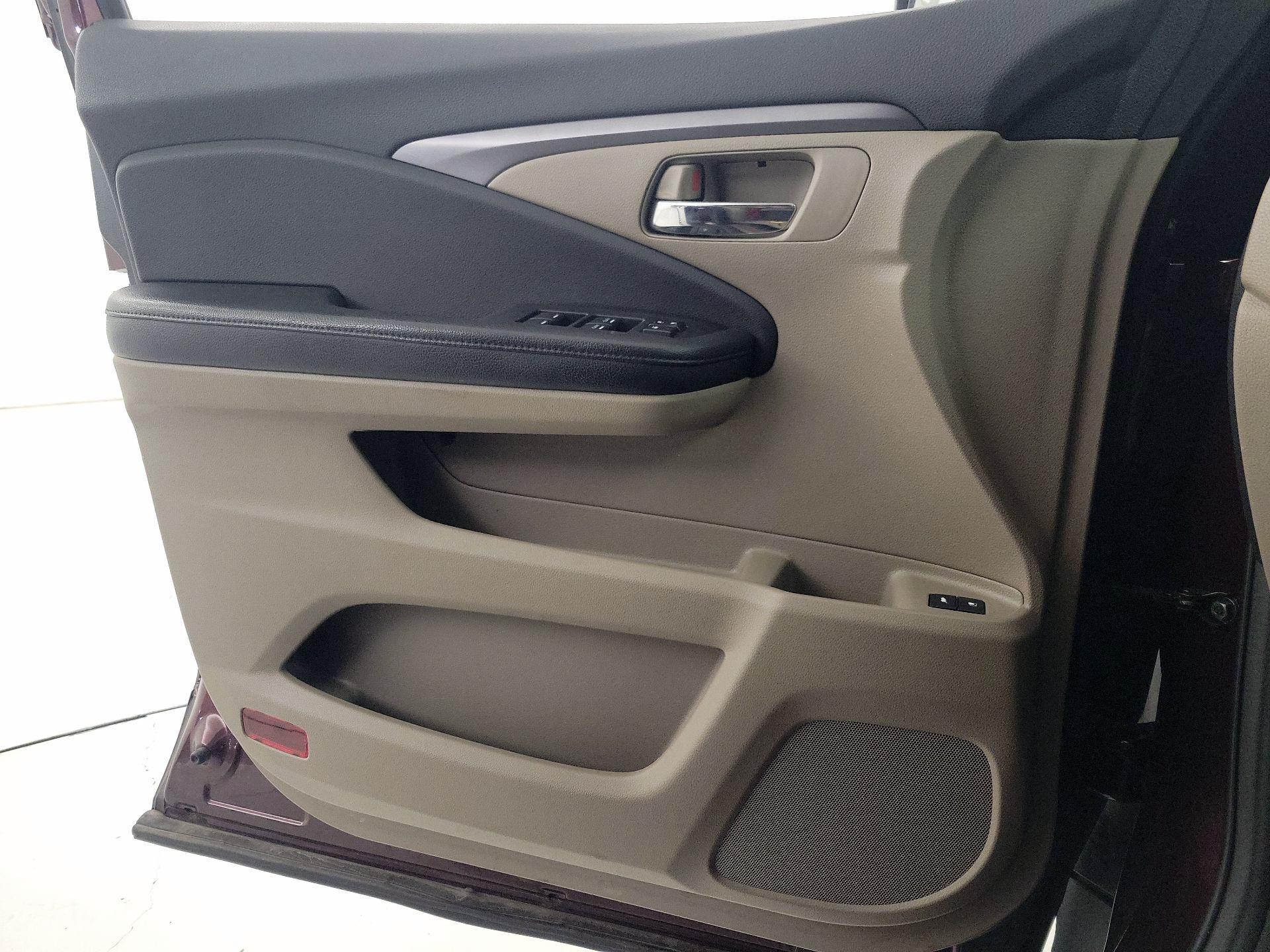 Thumbnail: 2016 Honda Pilot - 12