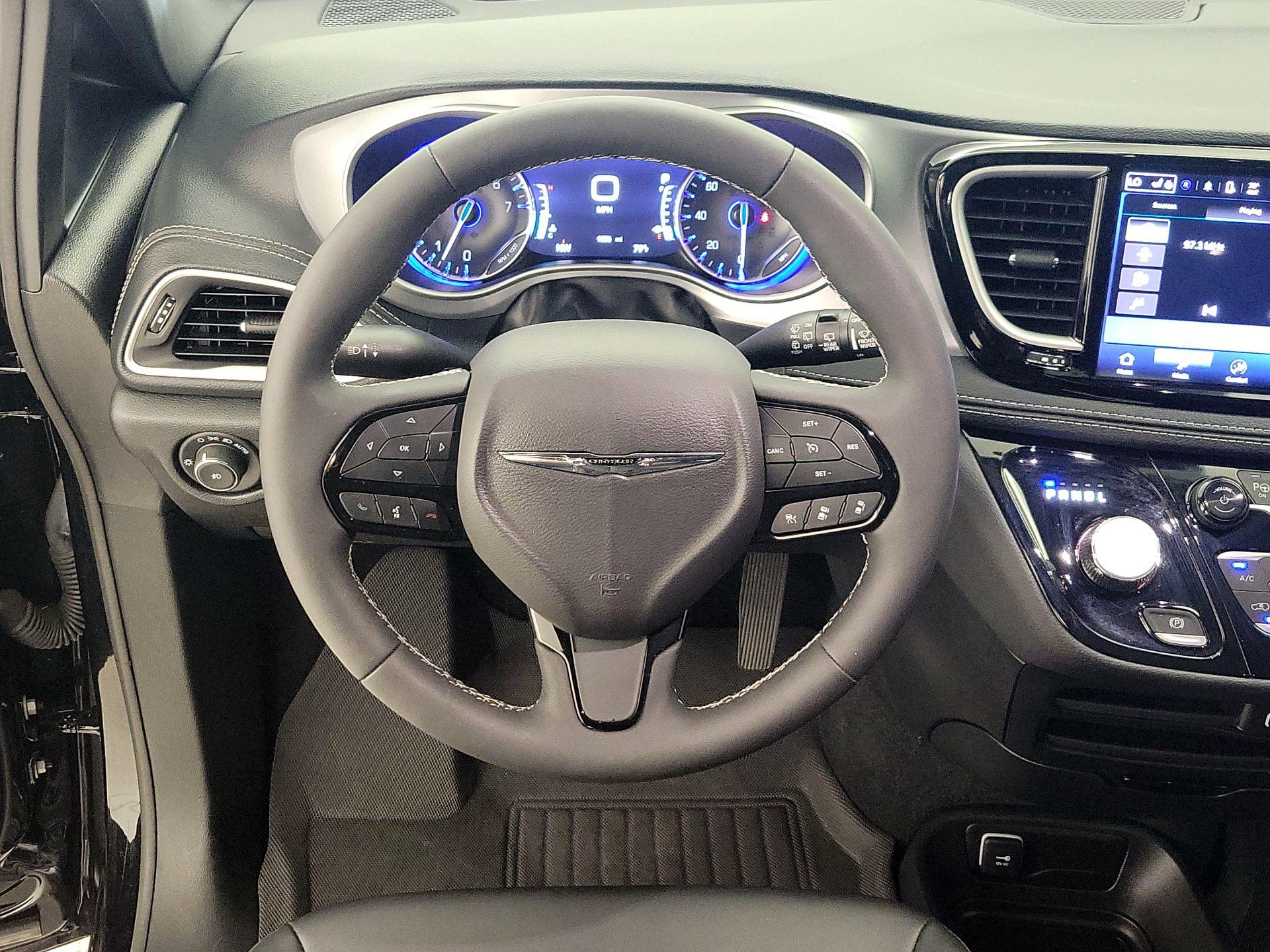 Thumbnail: 2024 Chrysler Pacifica - 10