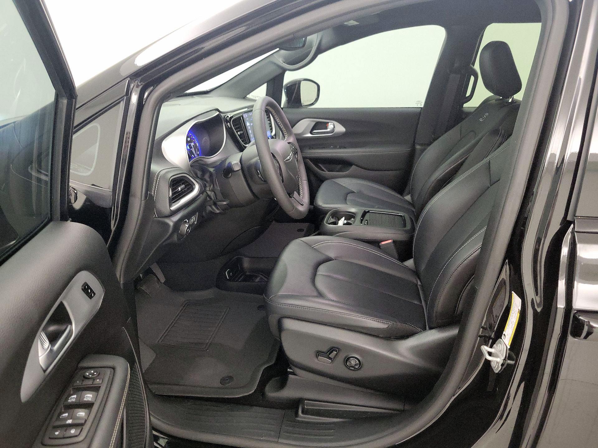 Thumbnail: 2024 Chrysler Pacifica - 11