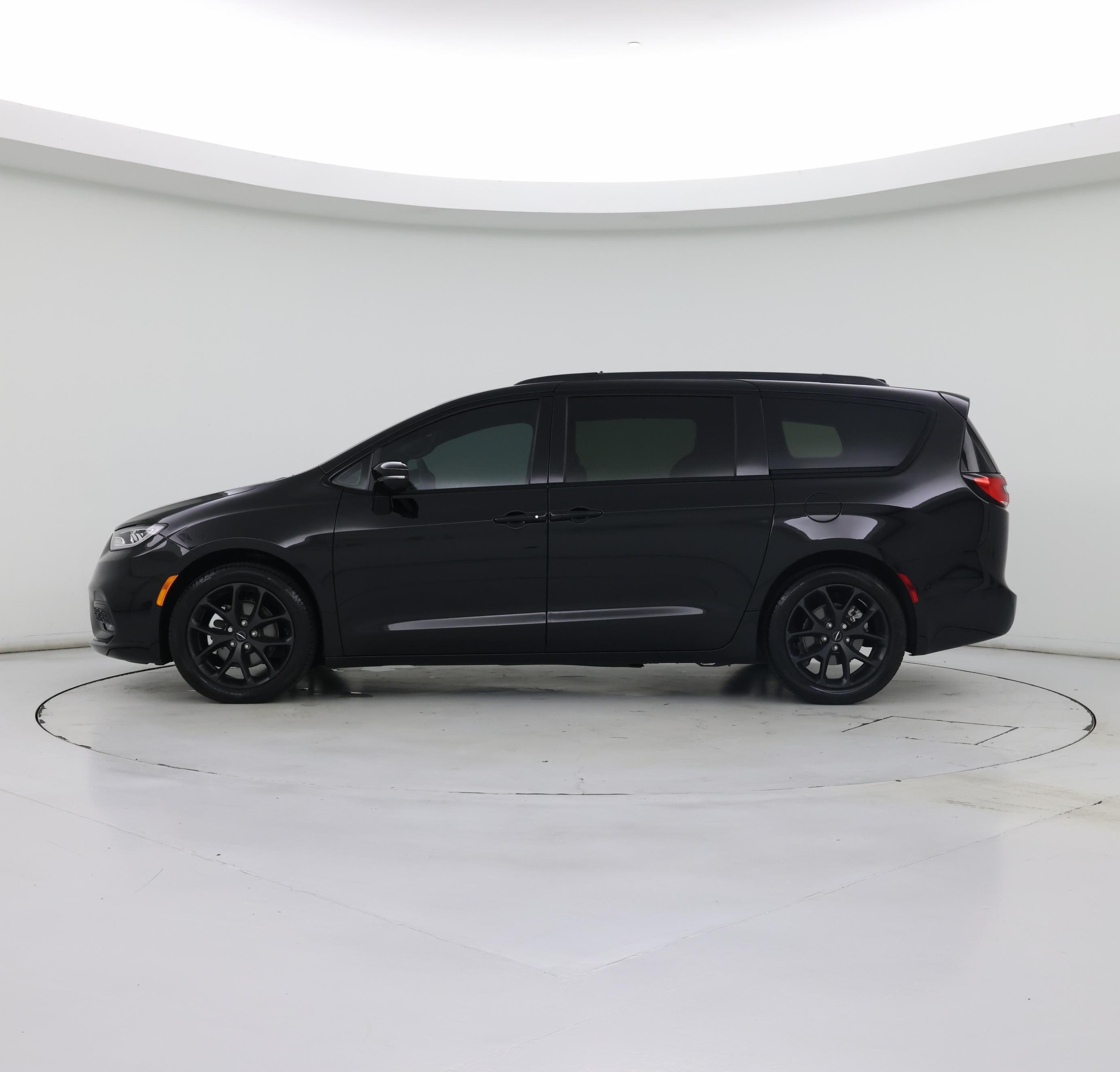 Thumbnail: 2024 Chrysler Pacifica - 3