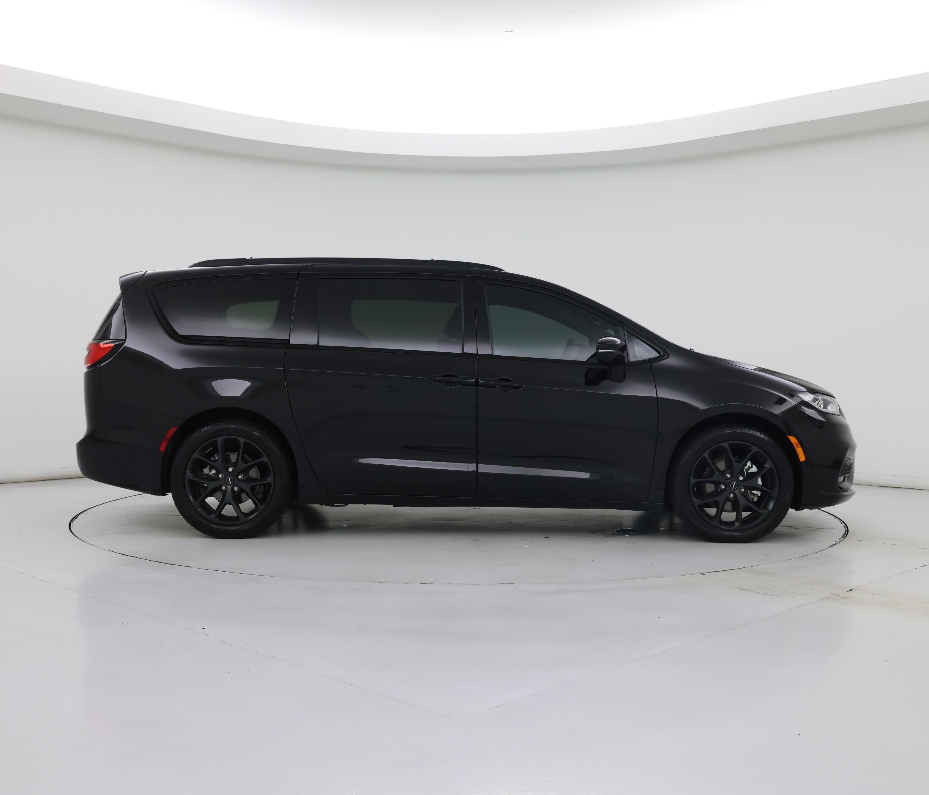 Thumbnail: 2024 Chrysler Pacifica - 7